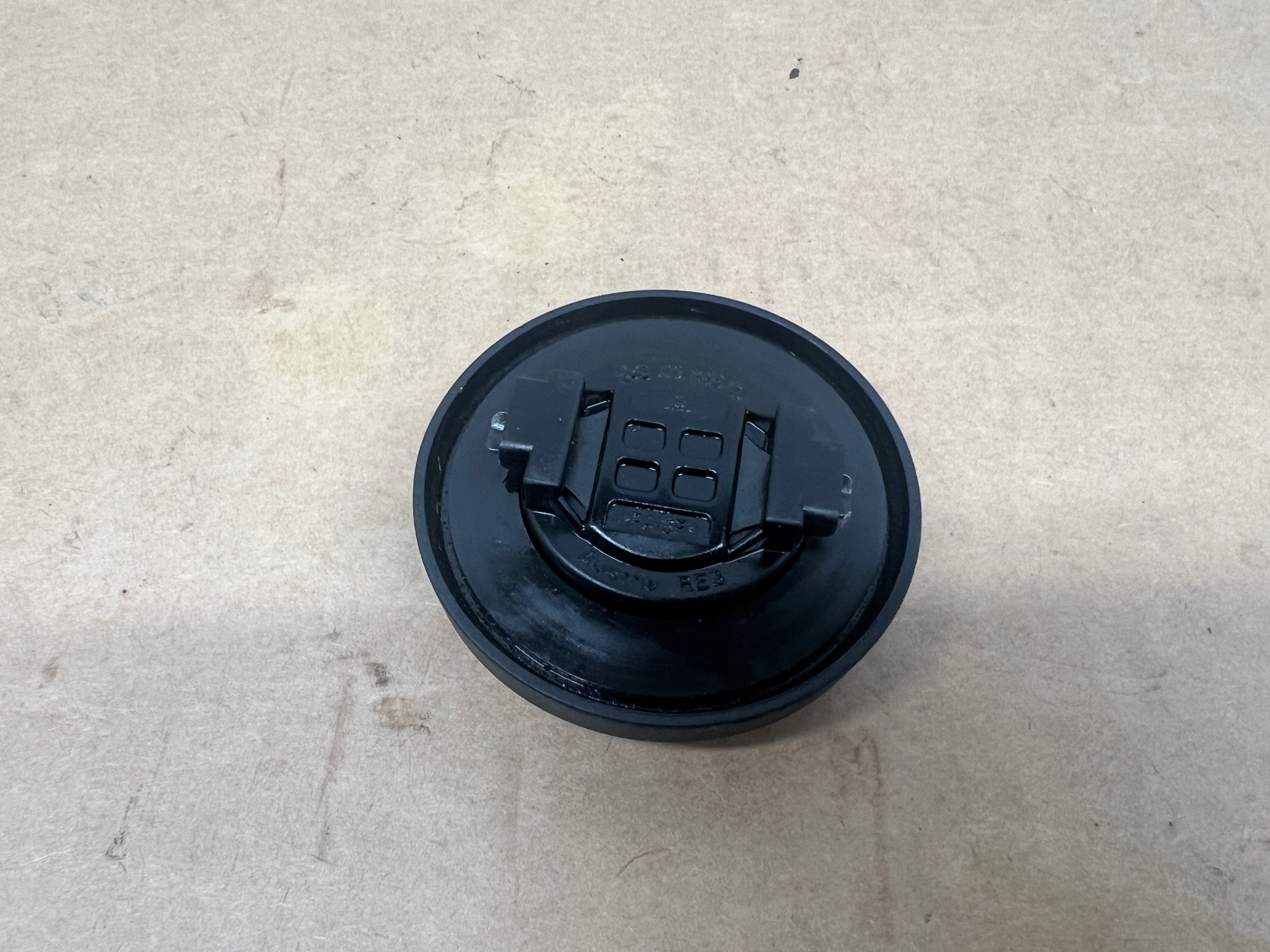 Audi A1 8X 1.0 TSI tappo serbatoio olio 04E103485