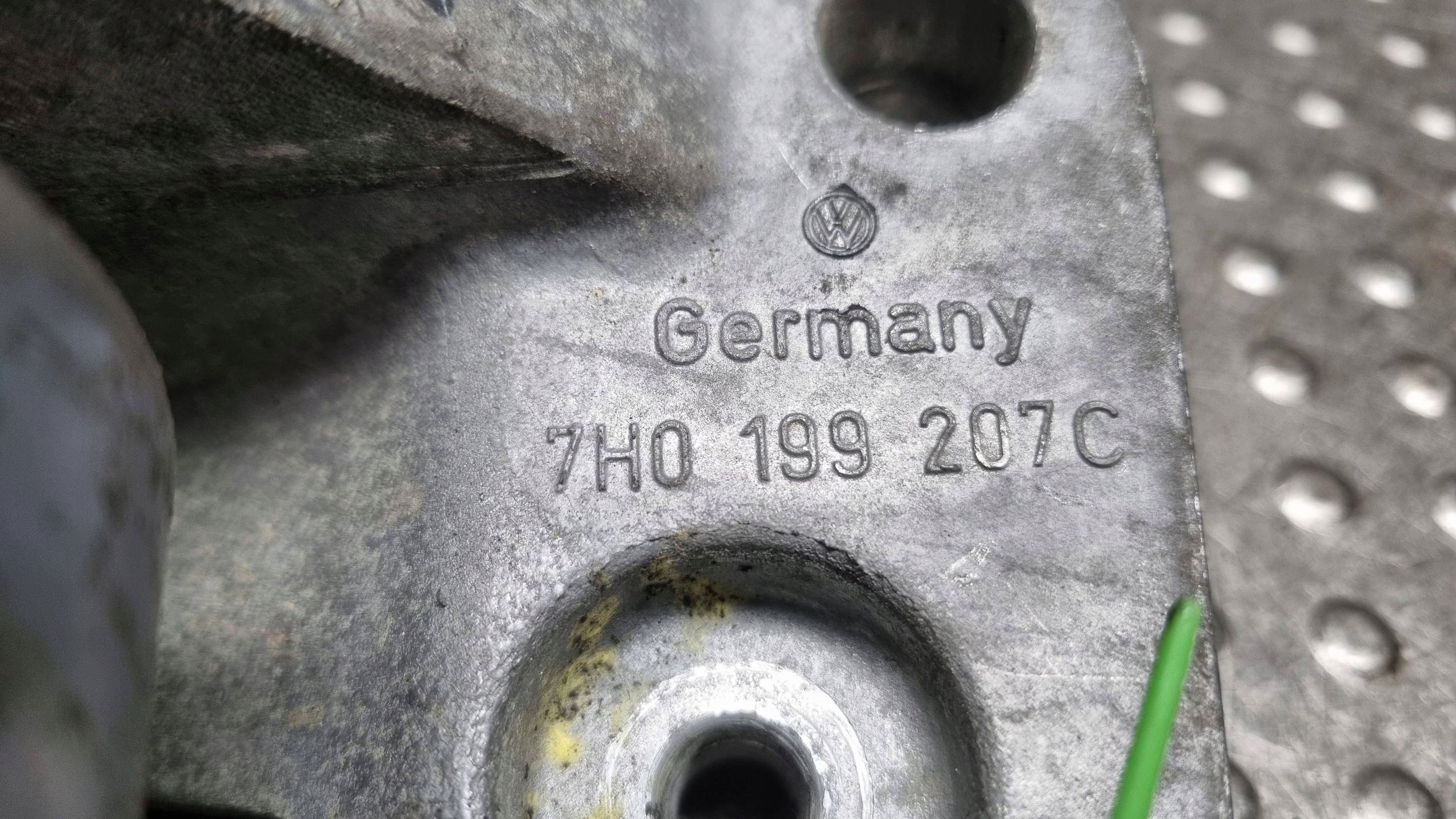 holder holder engine mount 7H0199256H 7H0199207C VW T5 LIFT 2.0TDI