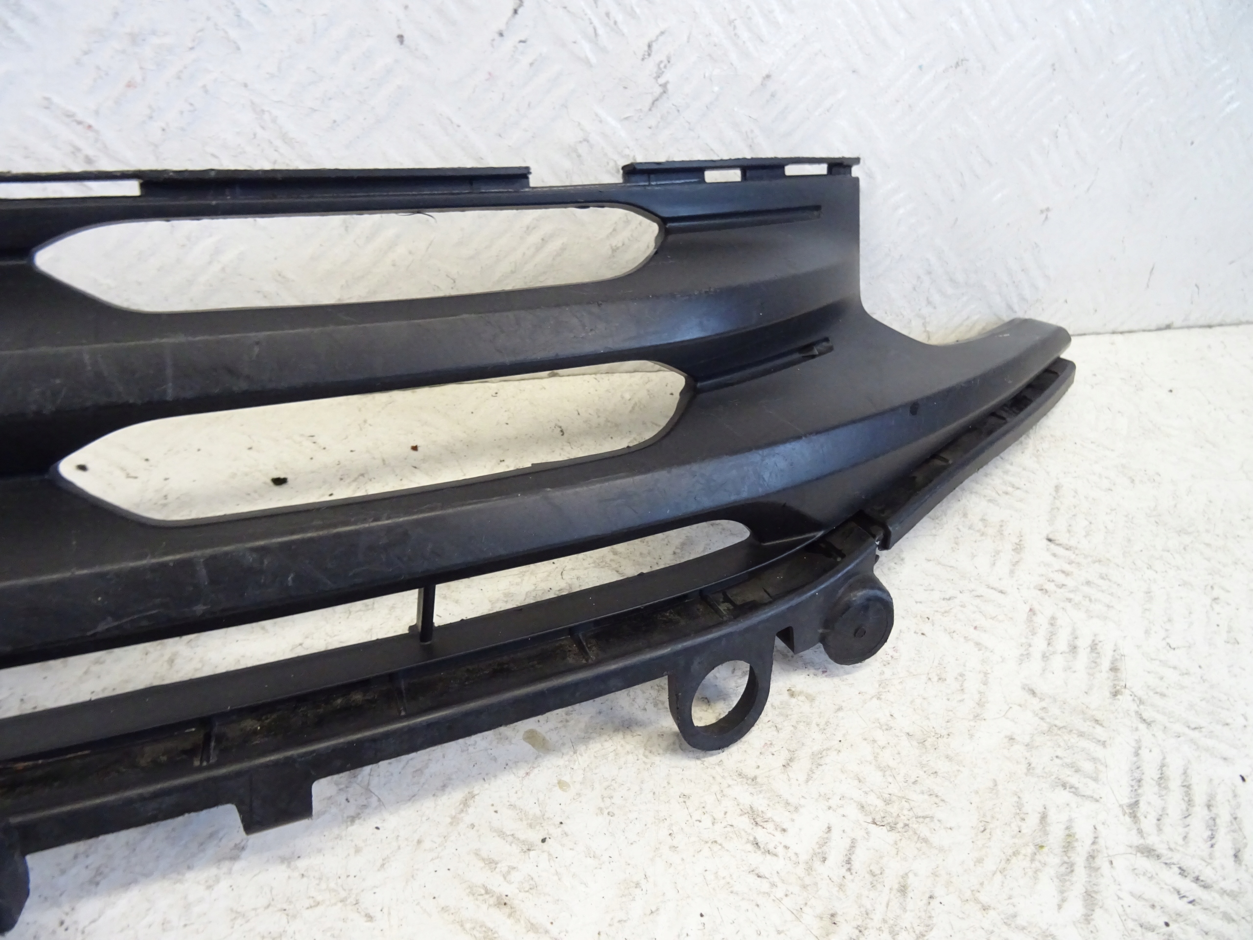 grid of a bumper front front central CITROEN C5 AIRCROSS 9825347577