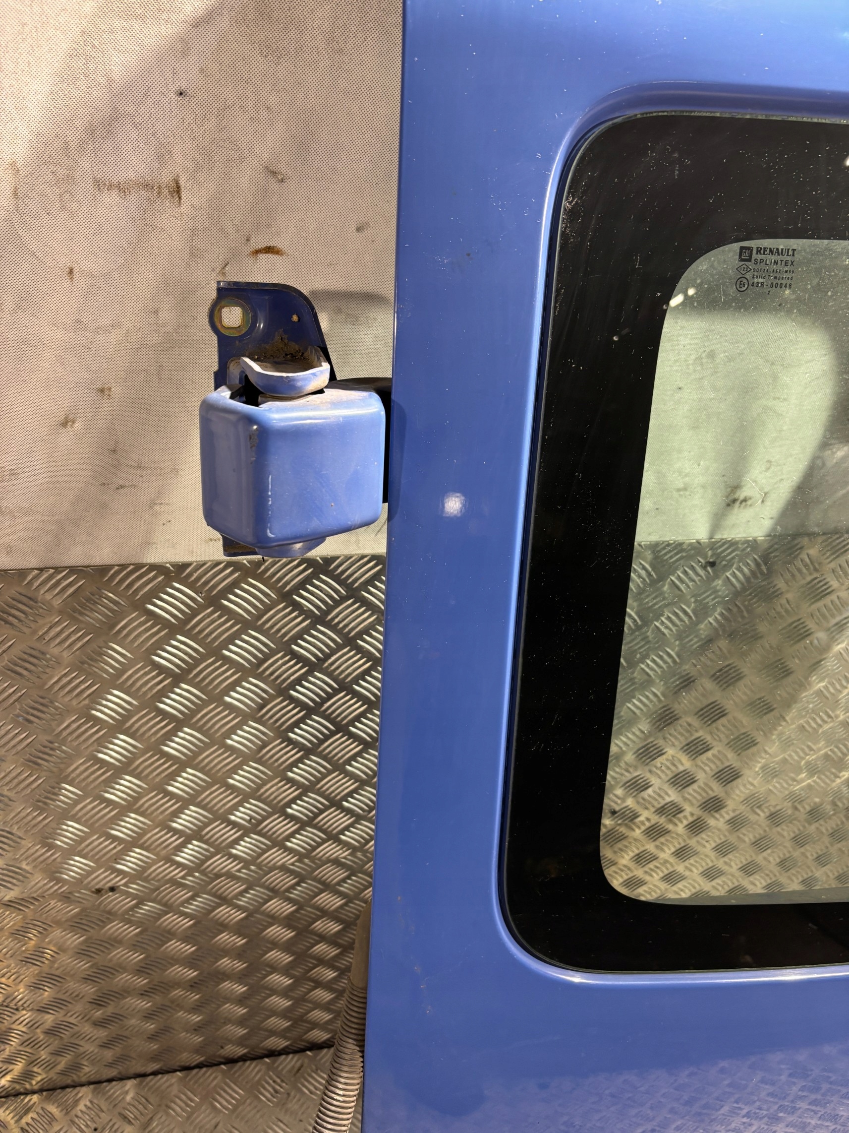door left rear part Opel Vivaro A k: 23U