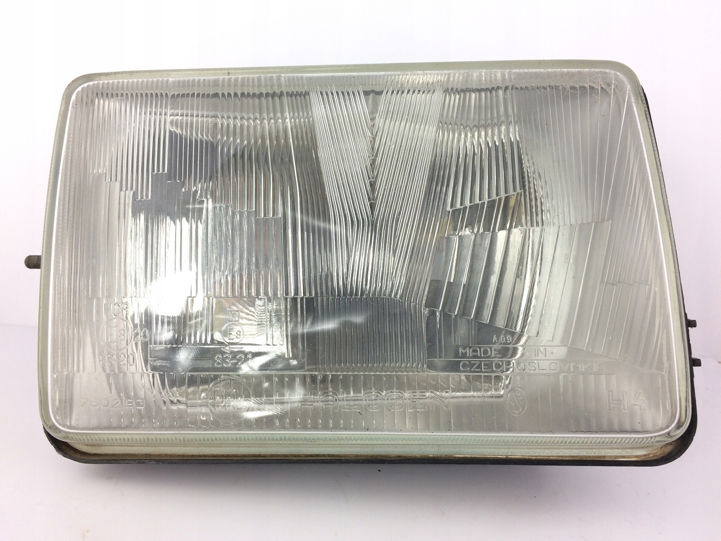 REFLEKTOR light front SKODA right SKODA