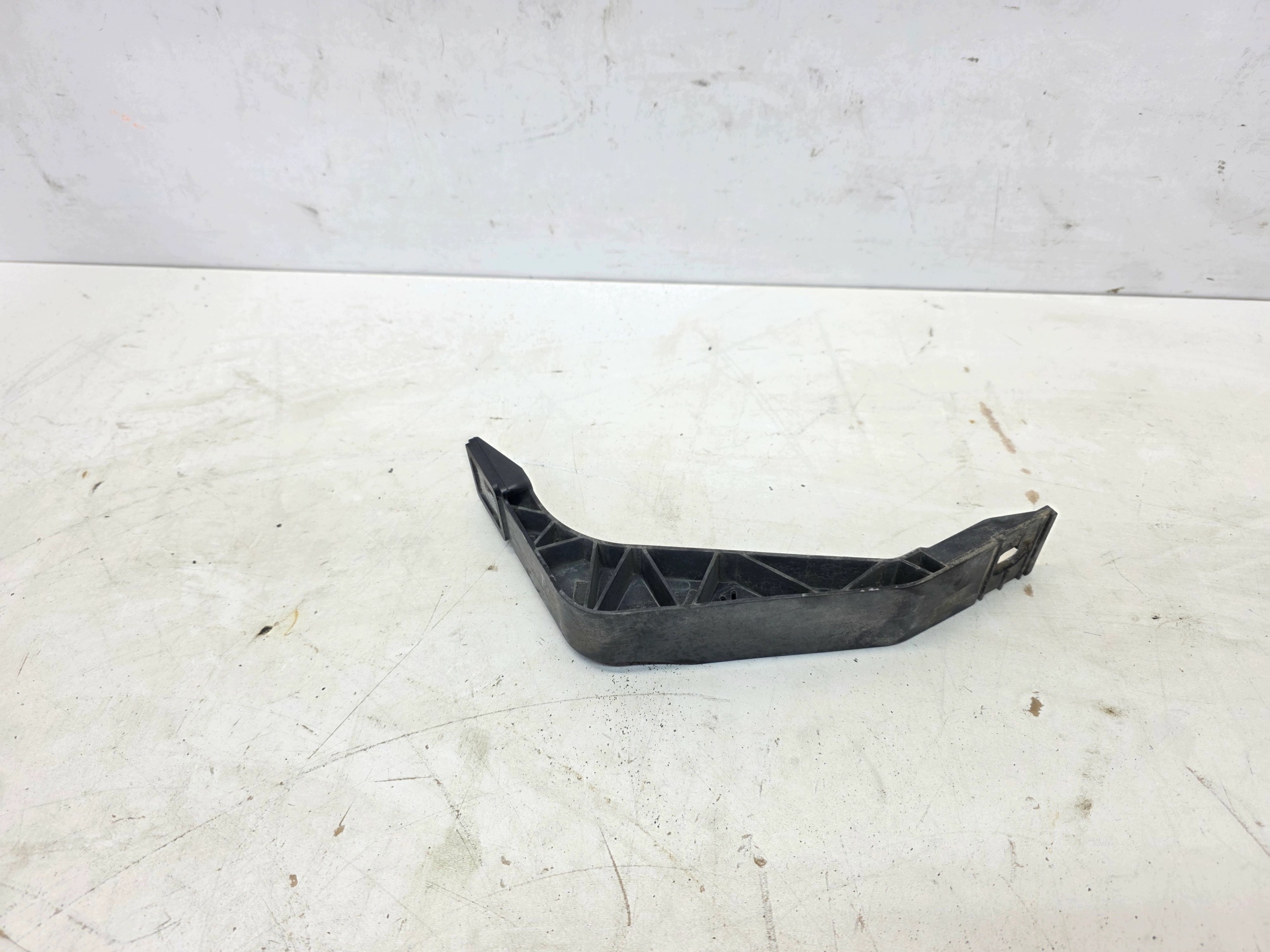 holder bearing supports front right lower AUDI Q3 8U 8U0805528