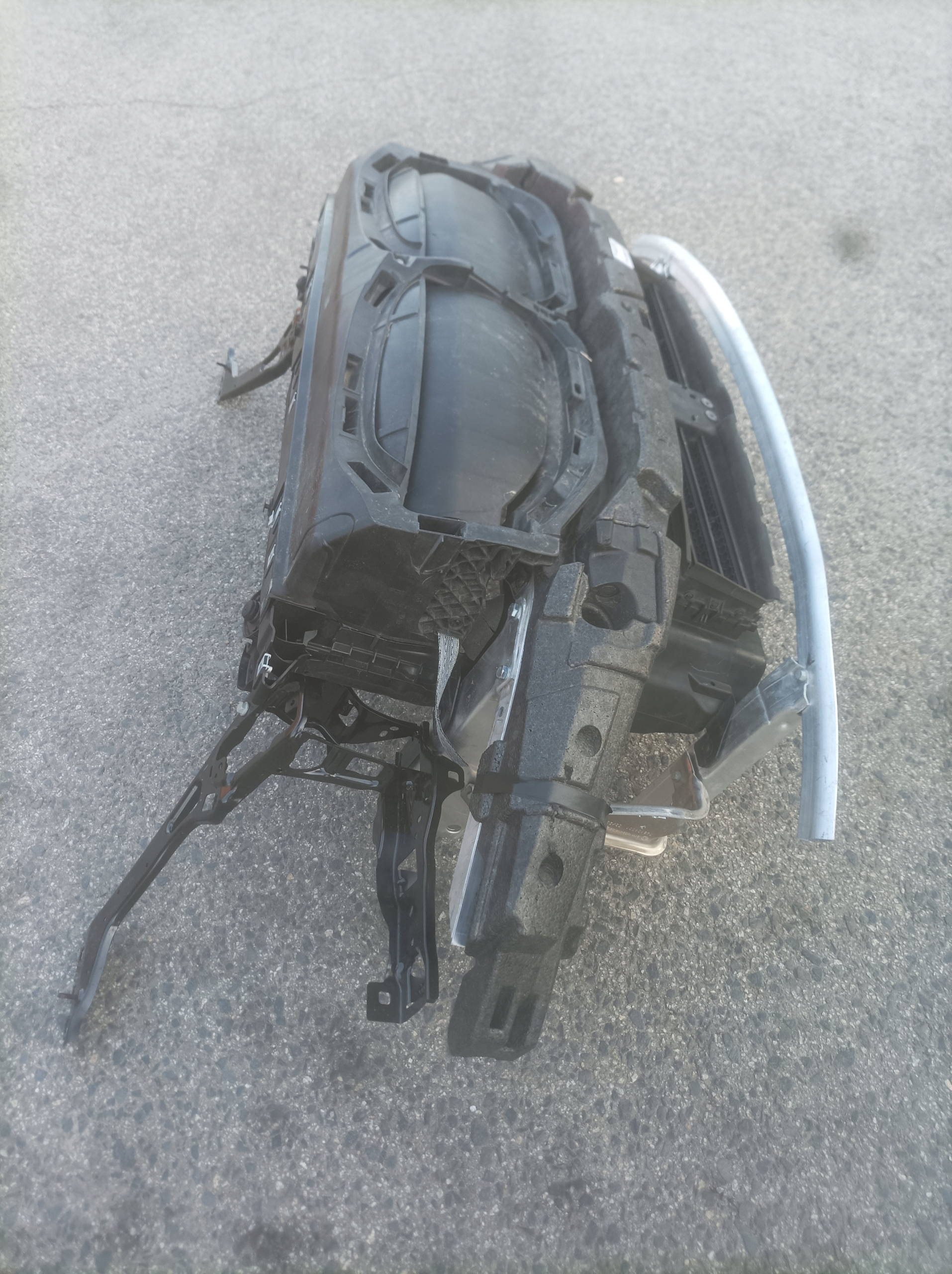 BMW 1 F40 PAS PRZEDNI+ KPL CHŁODNIC WZMOCNIENIE Producent części BMW OE