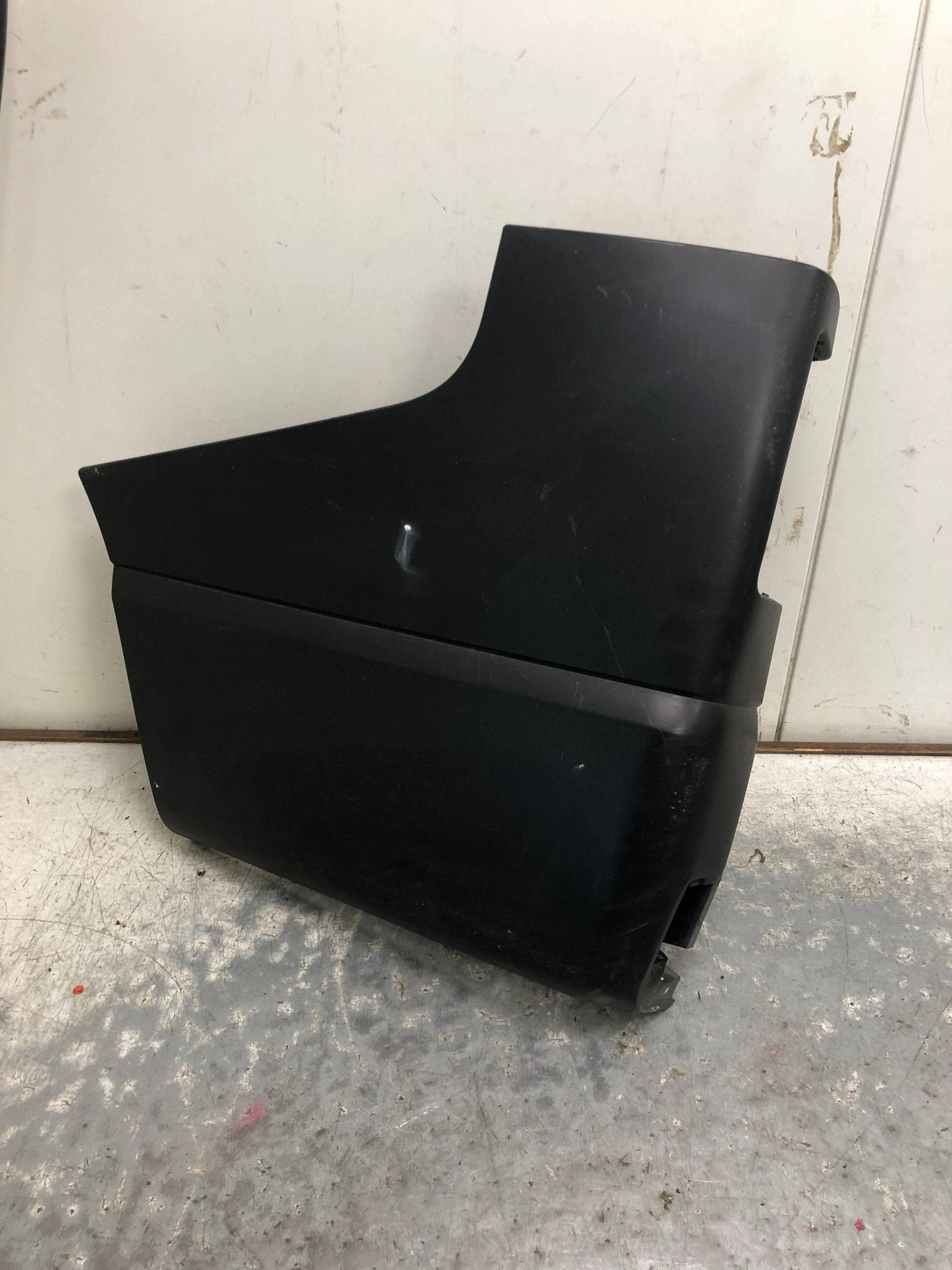 Ecke der Stoßstange links heck RENAULT TRAFIC III A1648202815
