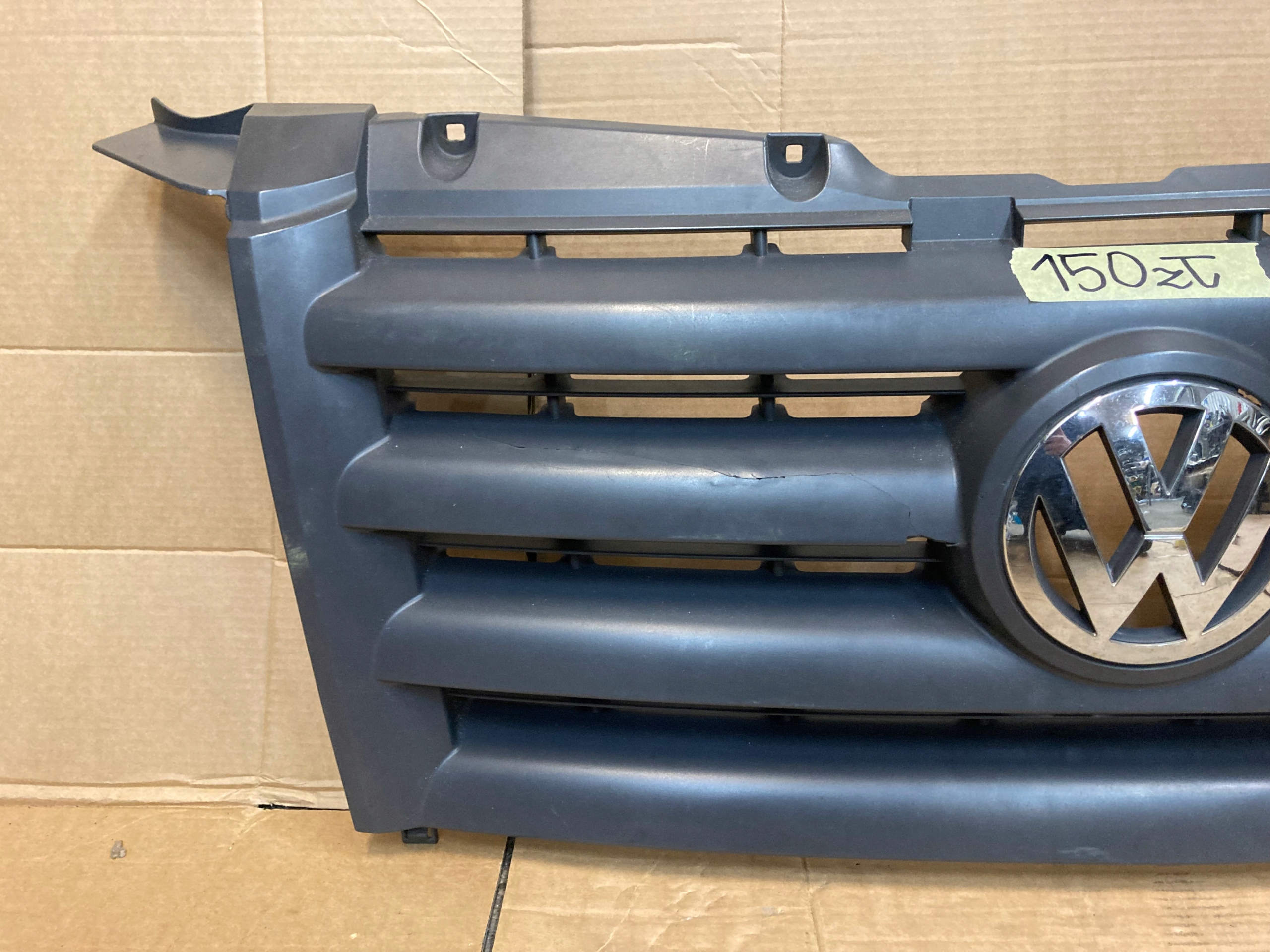 VW CRAFTER 06- GRILLE 2E0853653