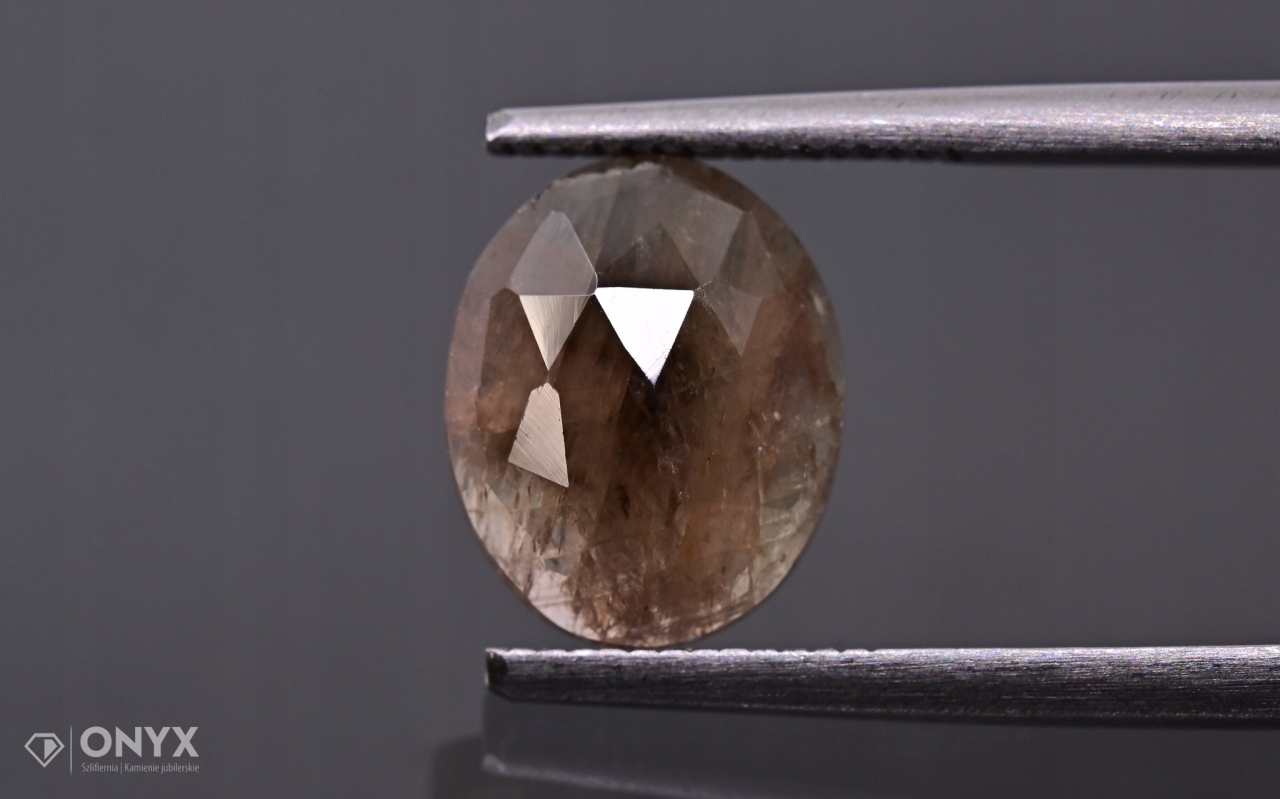 Safír fasetovaná rozeta ovál 10x8 mm