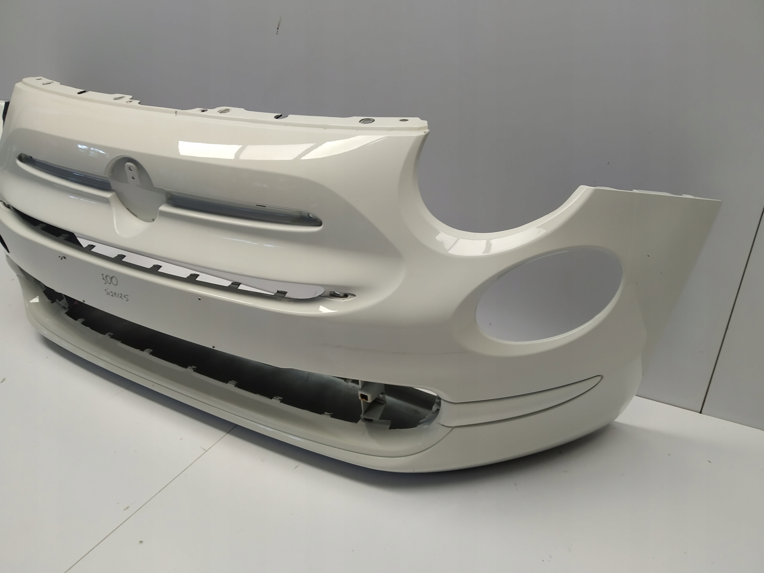 2015r + Fiat 500 lift bumper front Bialy original 735619476