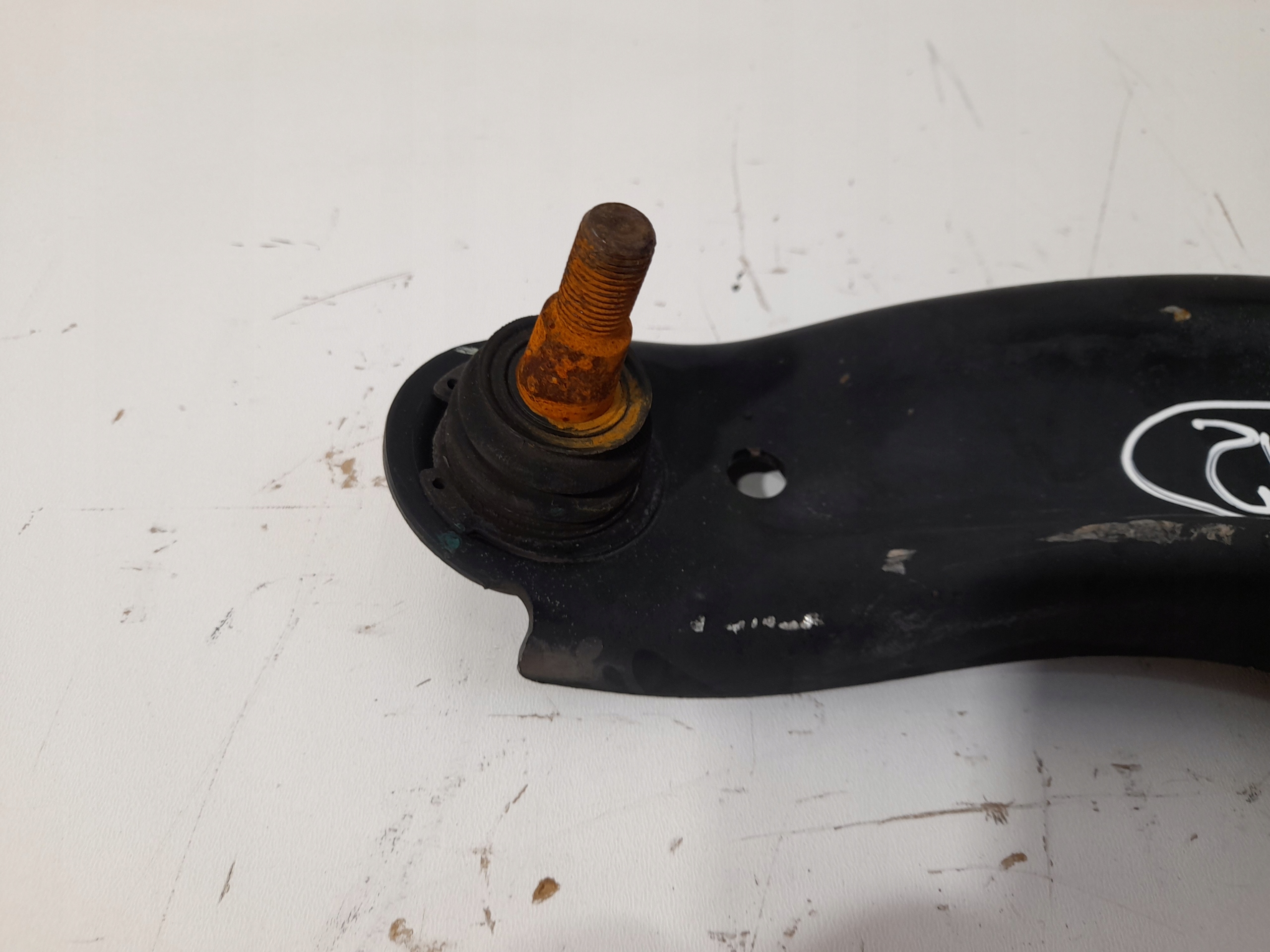 HYUNDAI I20 II arm front left (Q112)