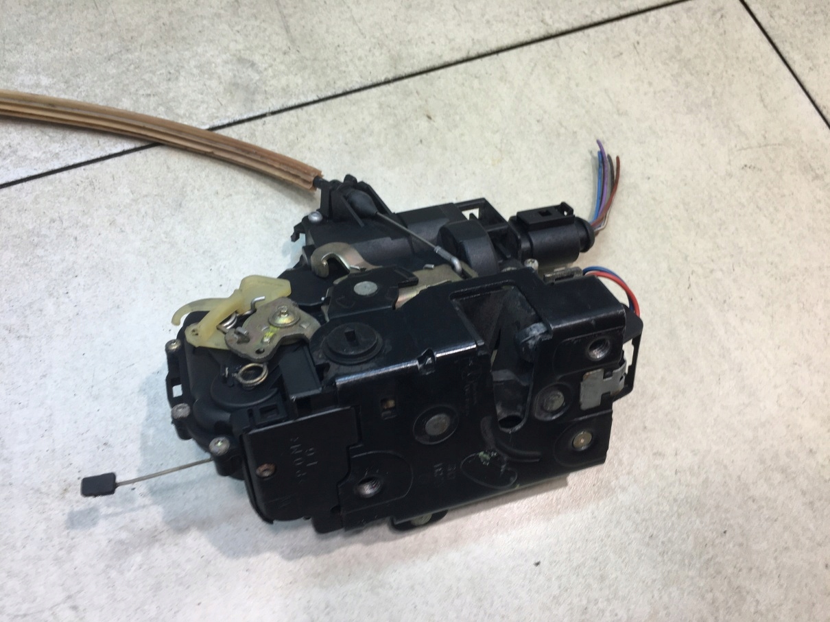 lock door left rear part SEAT LEON and 6 PIN