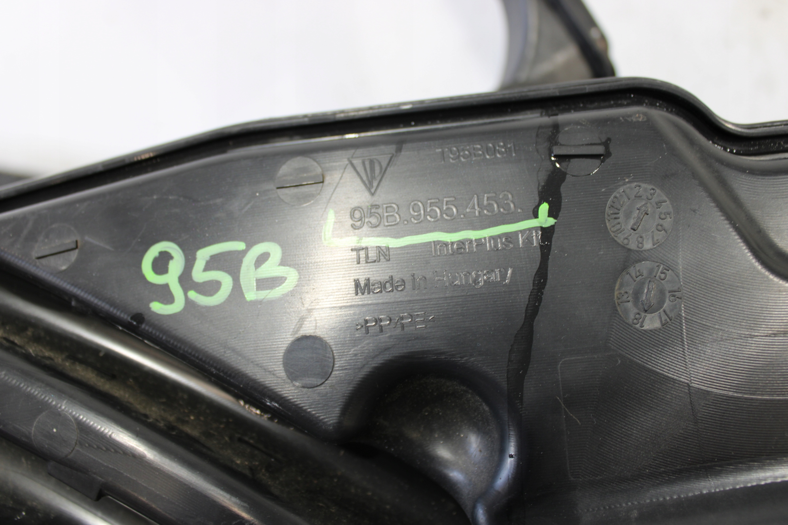 washer fluid tank PORSCHE MACAN 95B 95B955453