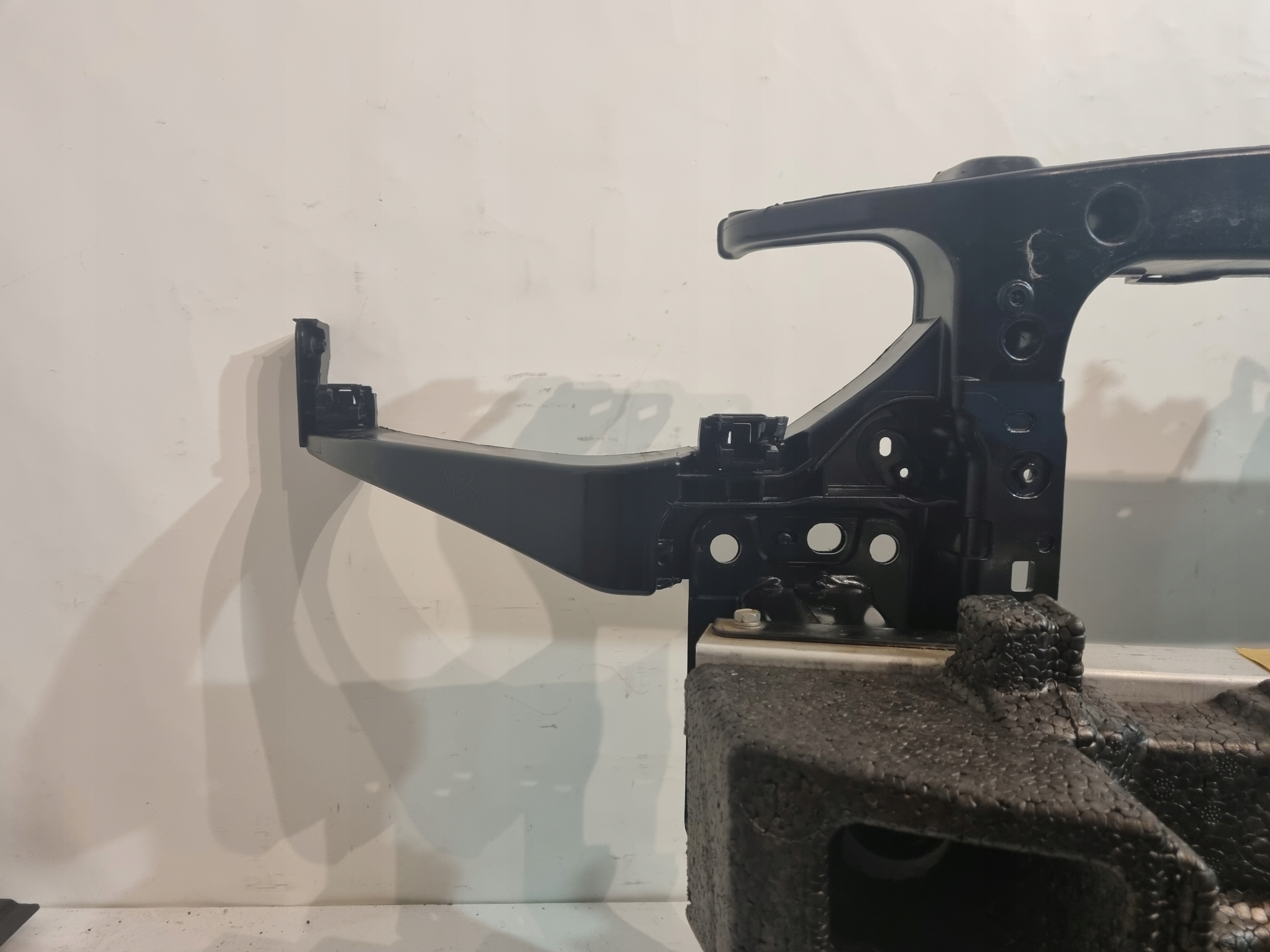 PAS PRZÓD BELKA RADAR HYUNDAI IONIQ Numer katalogowy części 64101-G2000