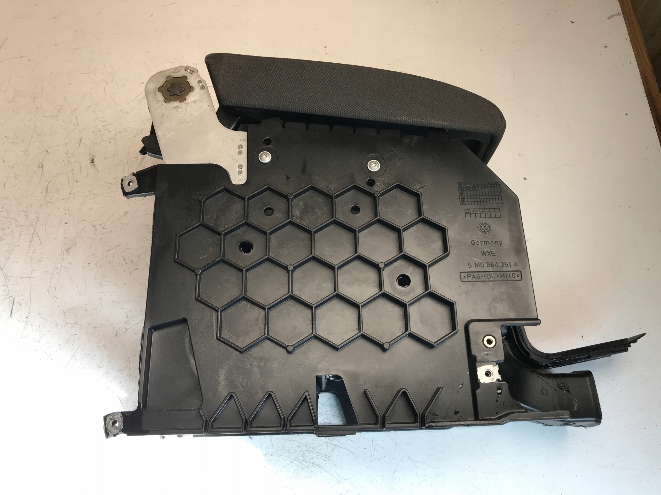 armrest VW GOLF V plus 5M0864207C