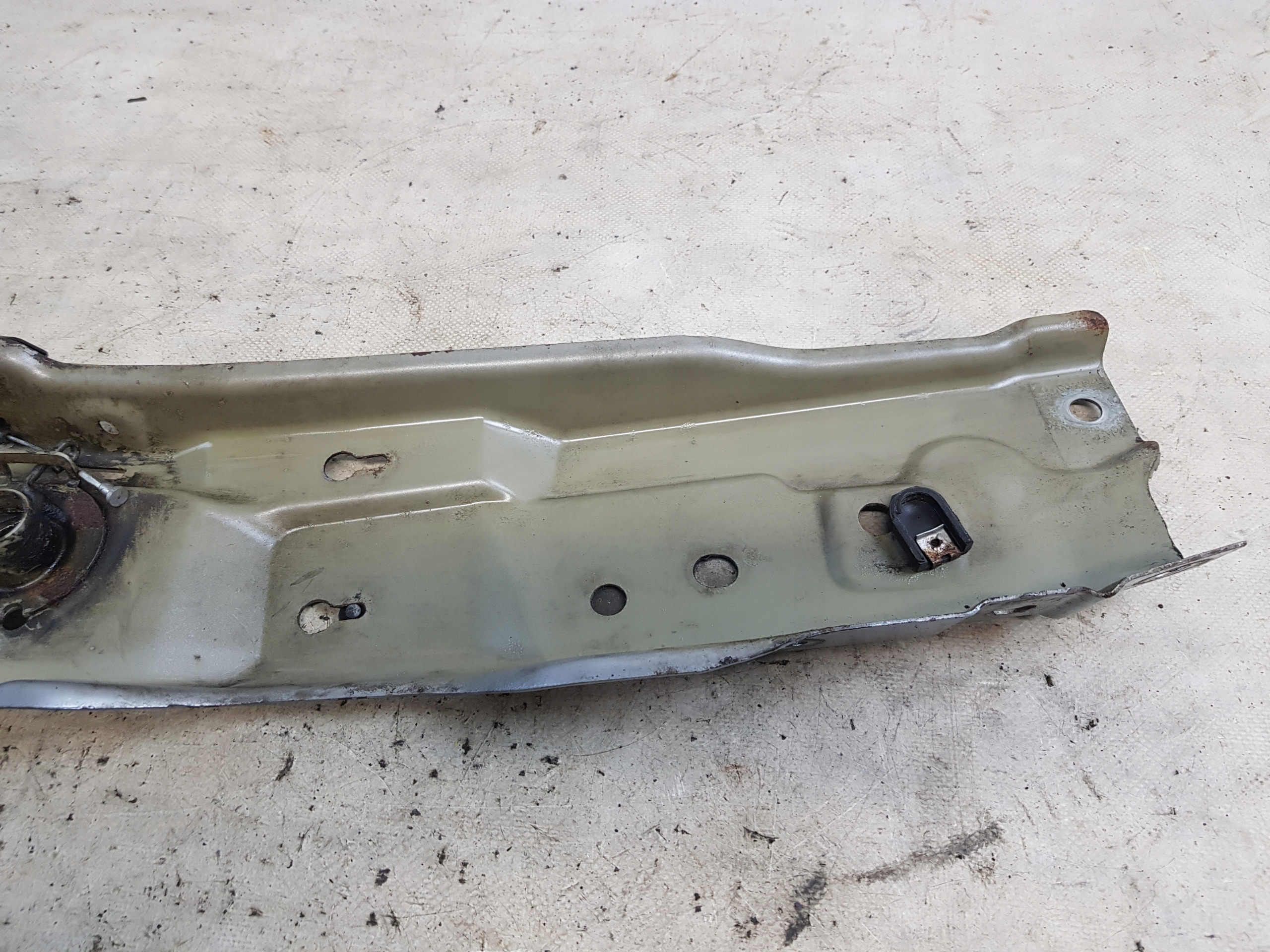 Opel MERIVA OE 93301874 držák stěny předního