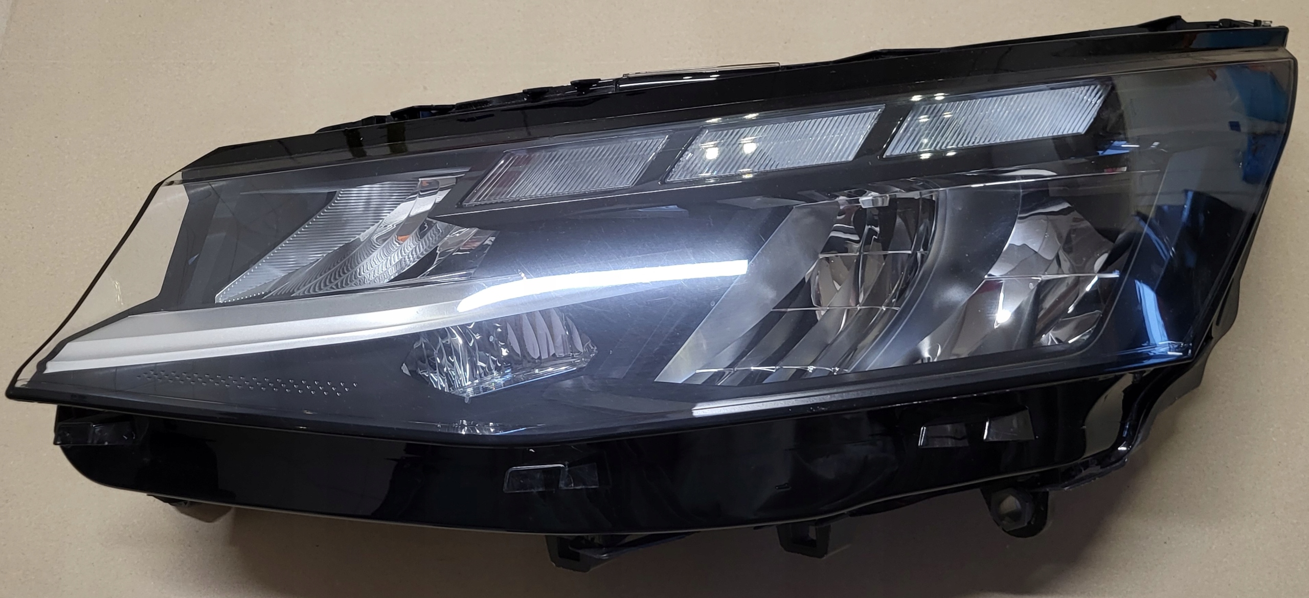 REFLEKTOR light left front FULL LED VW TRANSPORTER T7 VII complete OE EU