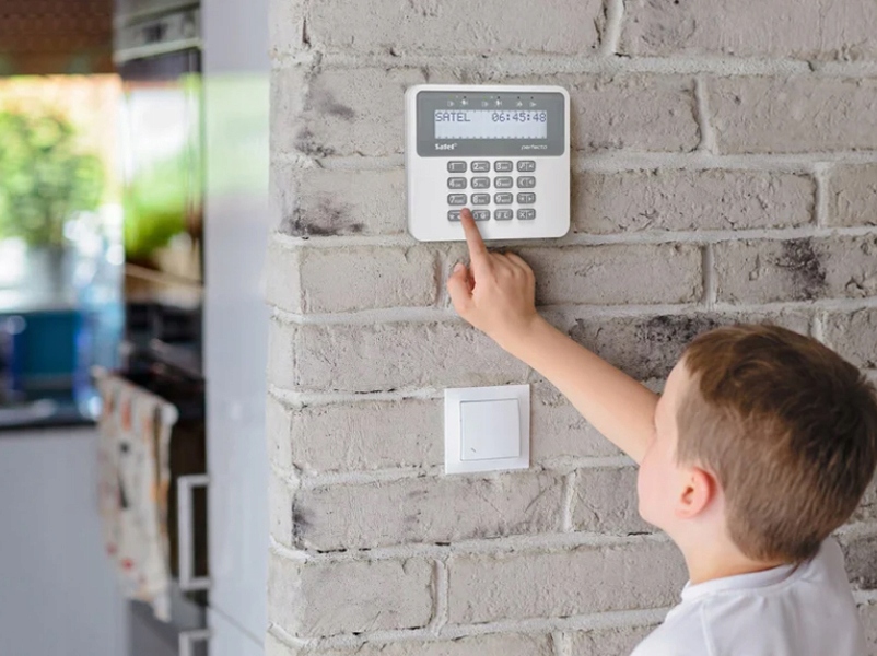 SYSTEM ALARMOWY SATEL PERFECTA 6 CZUJEK RUCHU PIR Kod producenta PERFECTA16 SET-A