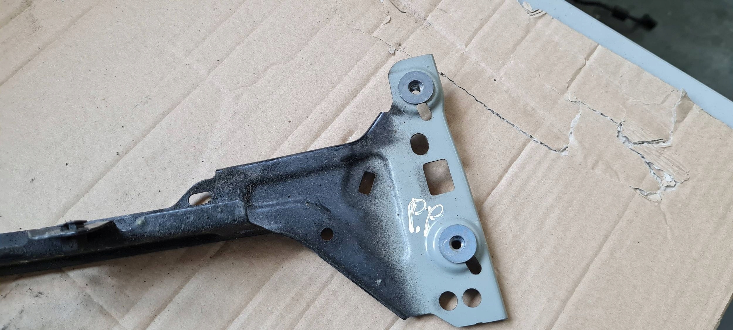 S4 B9 8W A4 Poignée Support plaque Console Aile Droite LY9T 8W0821136C