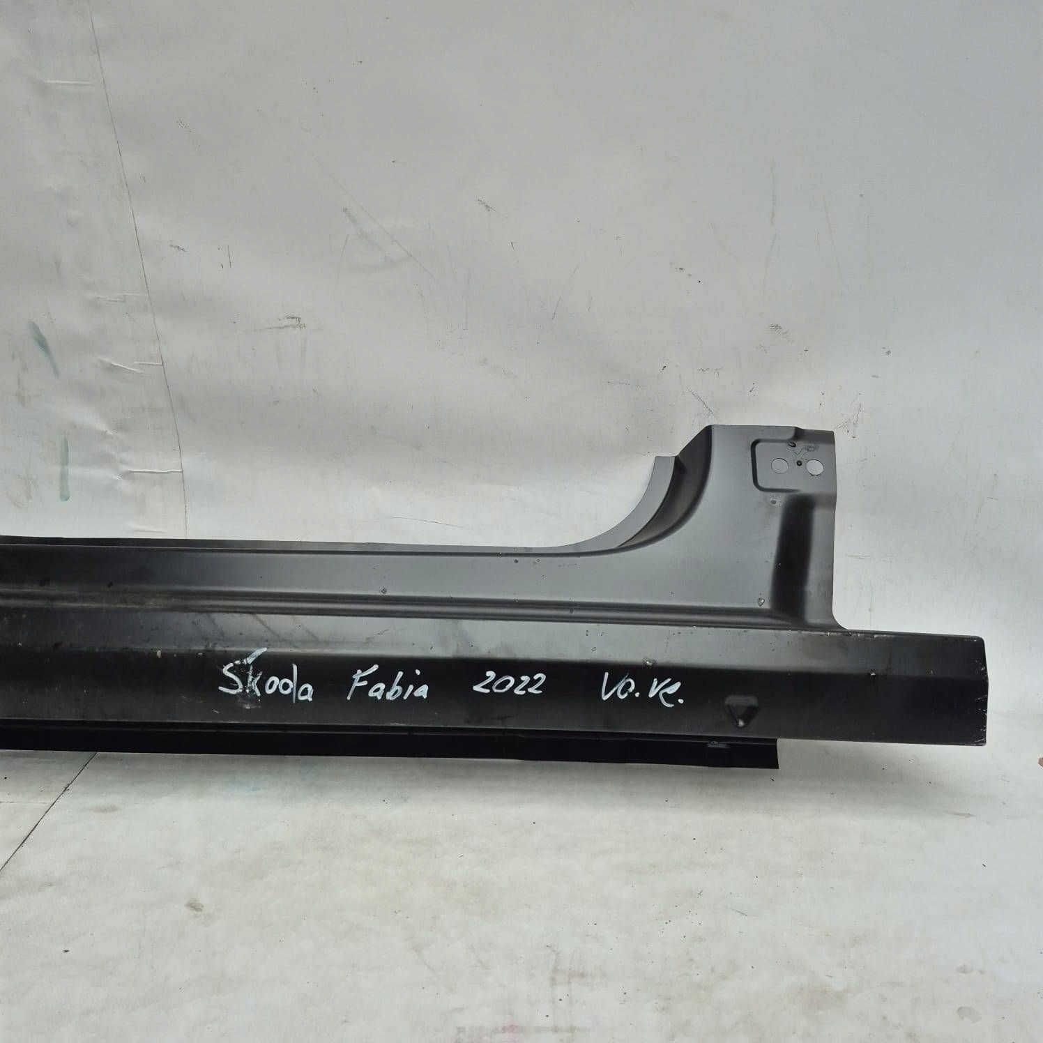SKODA FABIA IV 6V 21- threshold right front front side