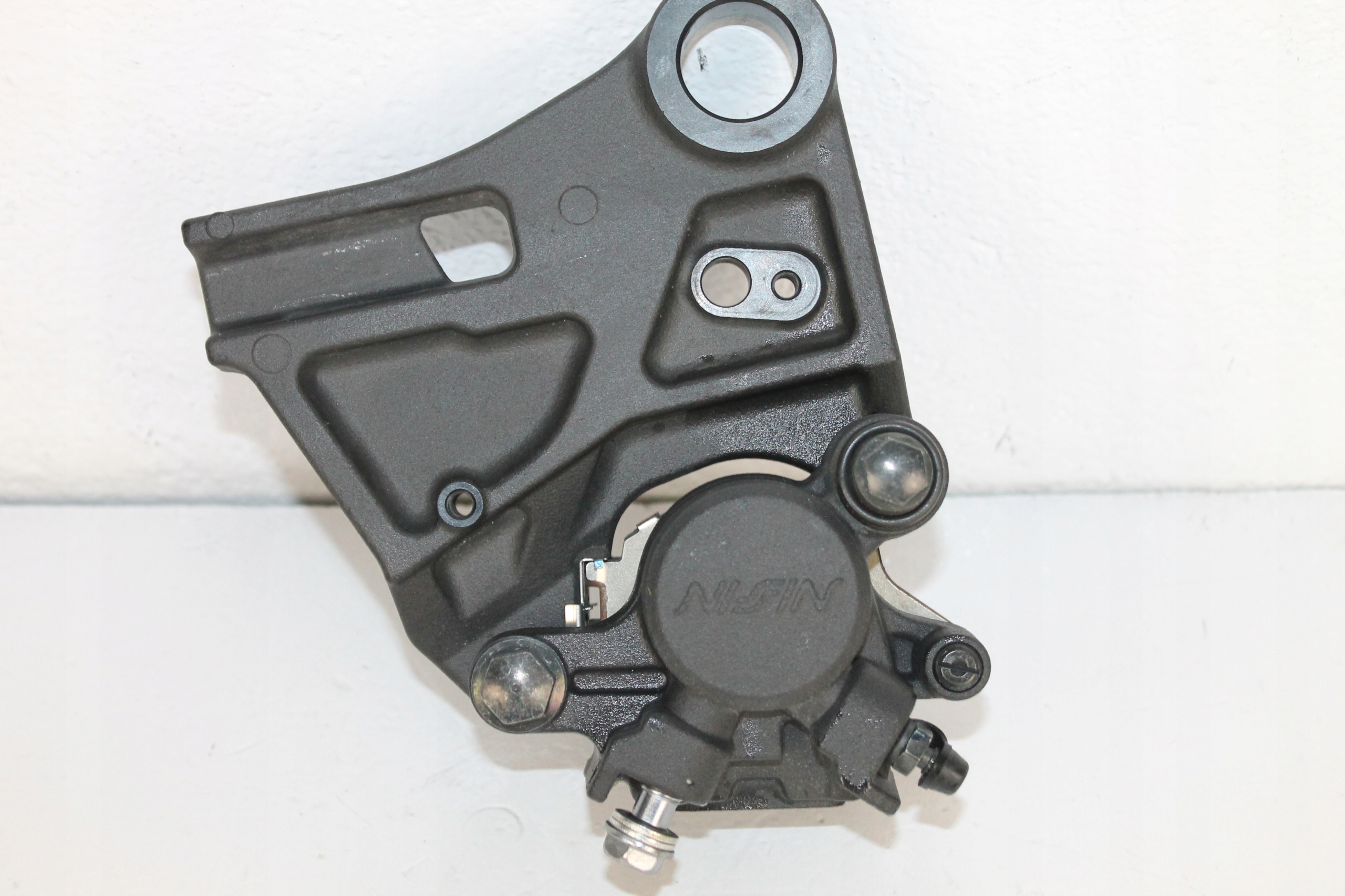 KAWASAKI ZH2 Z H2 20+ ZACISK HAMULCOWY TYŁ