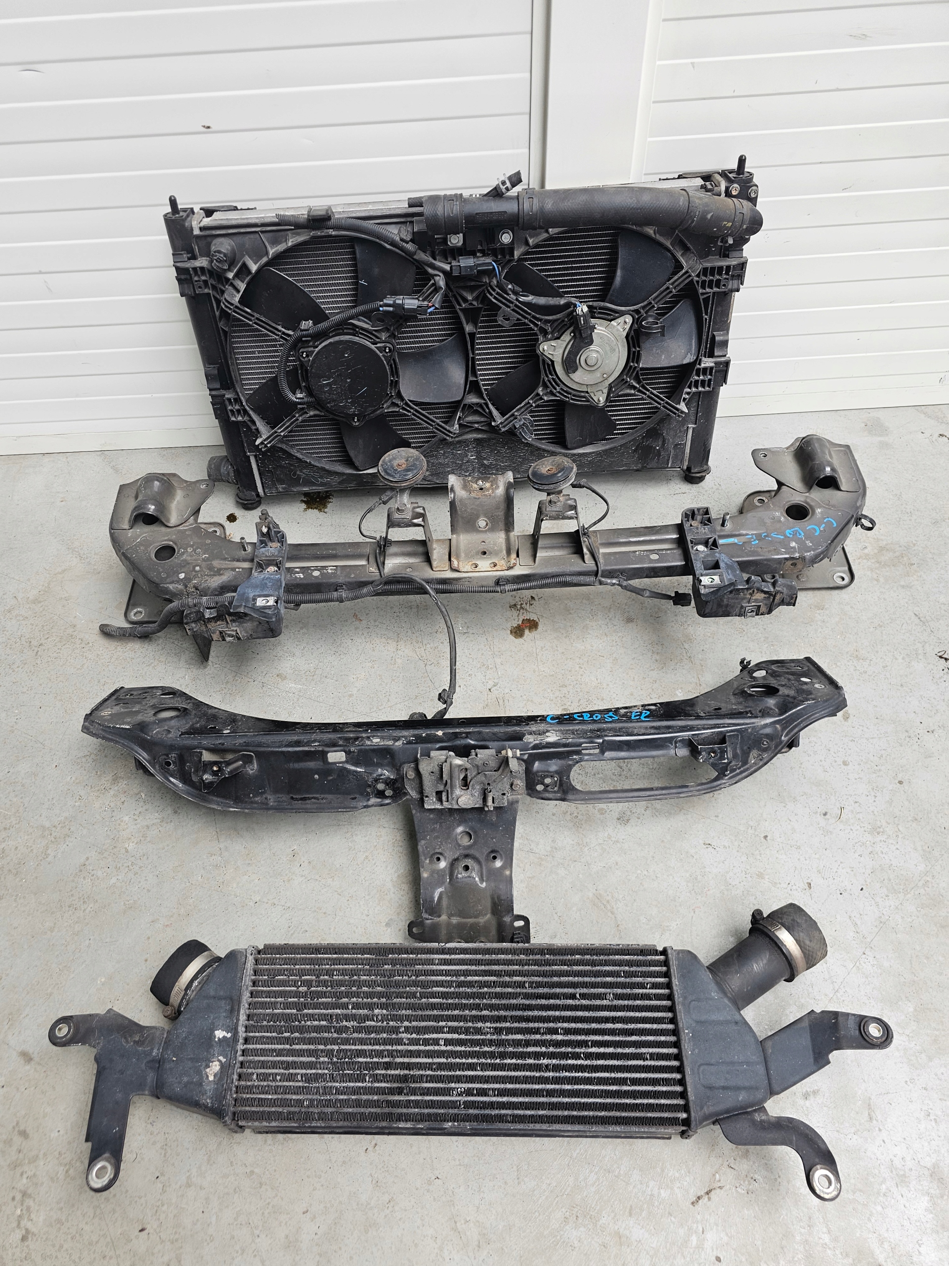 Pas przedni chłodnice Citroen C Crosser 2.2 diesel