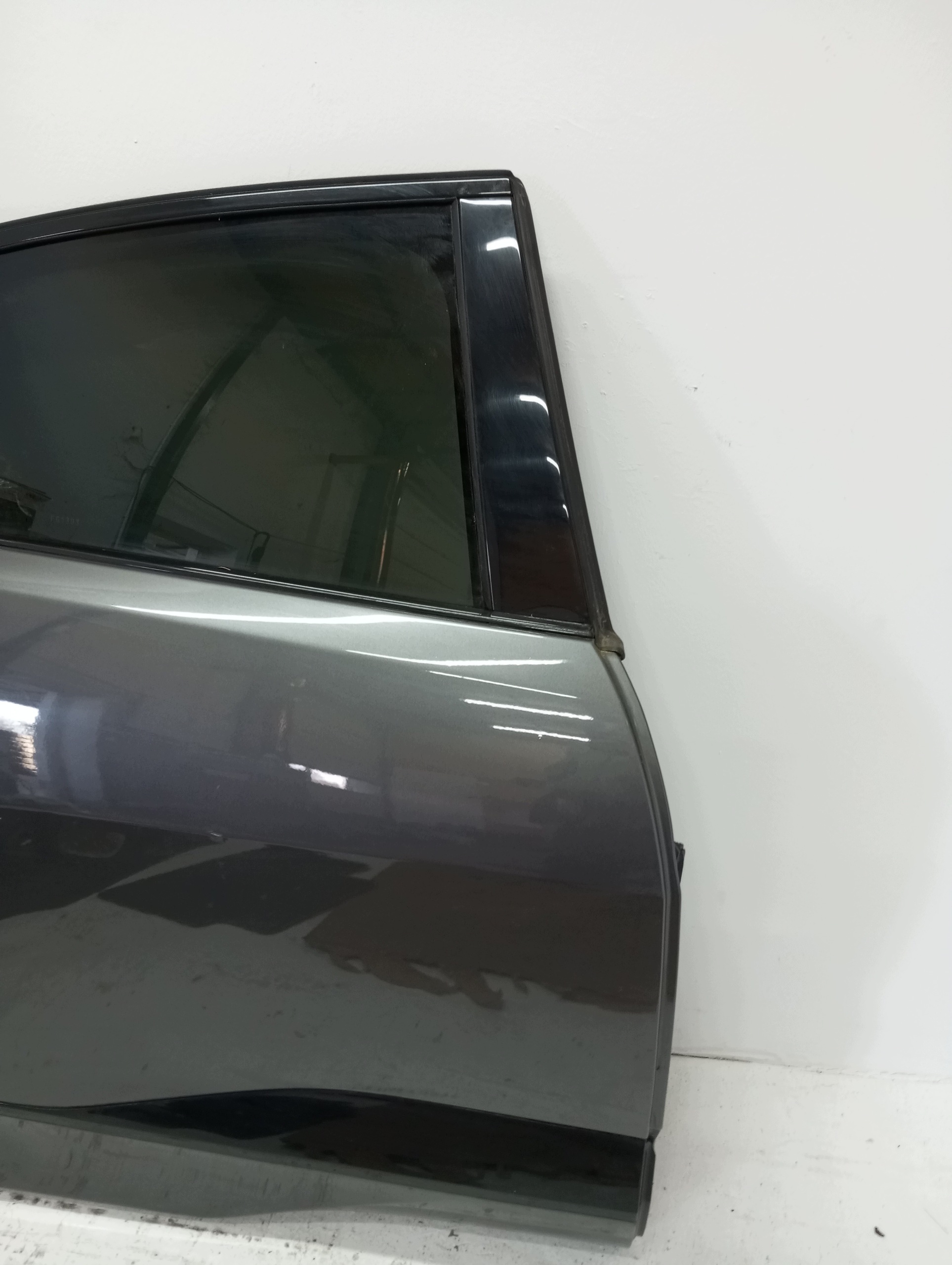 door right rear. JAGUAR and PACE 18R LKH CORRIS GREY