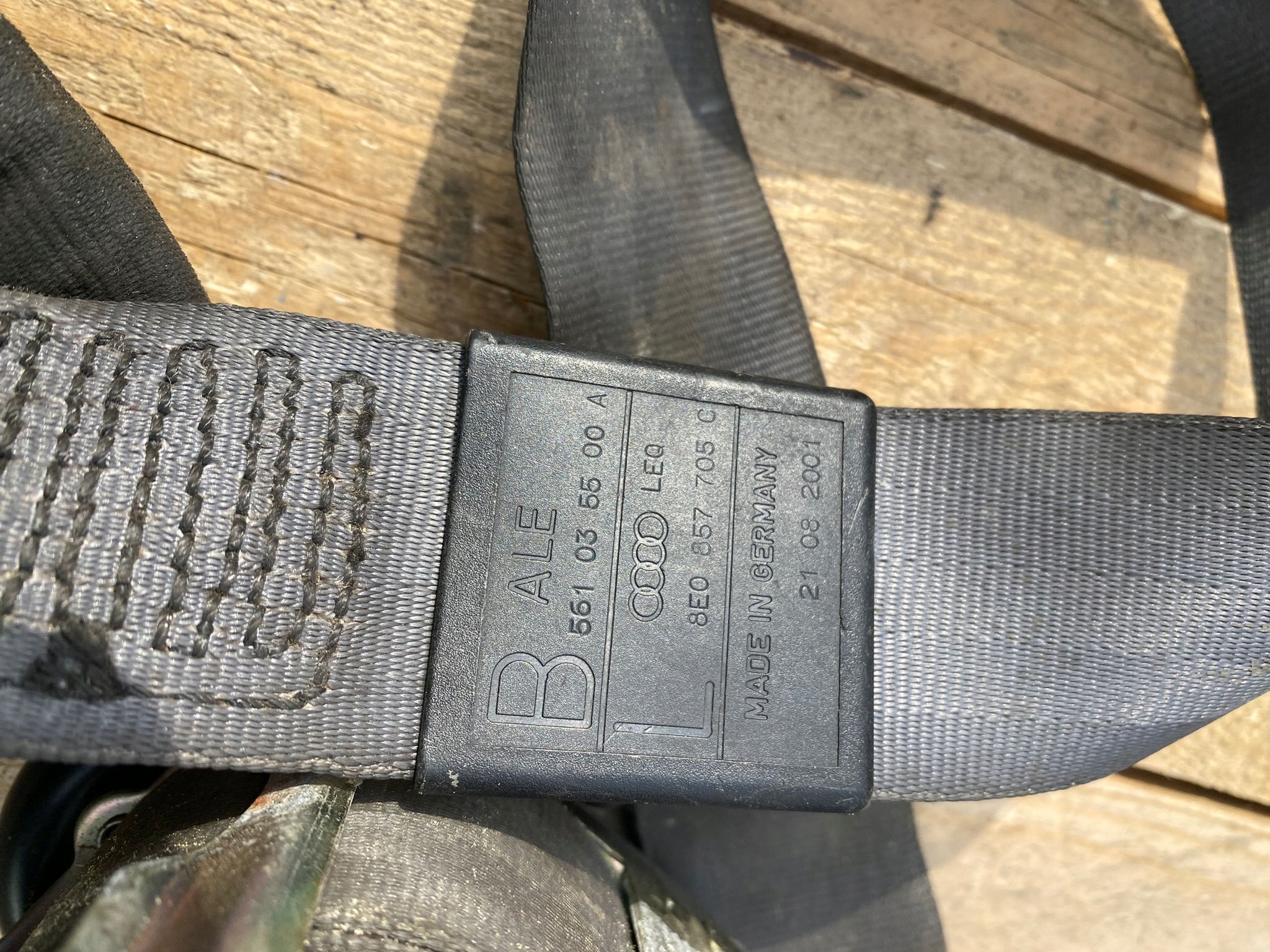 tension belt safety front left AUDI A4 B7 8E0857705C