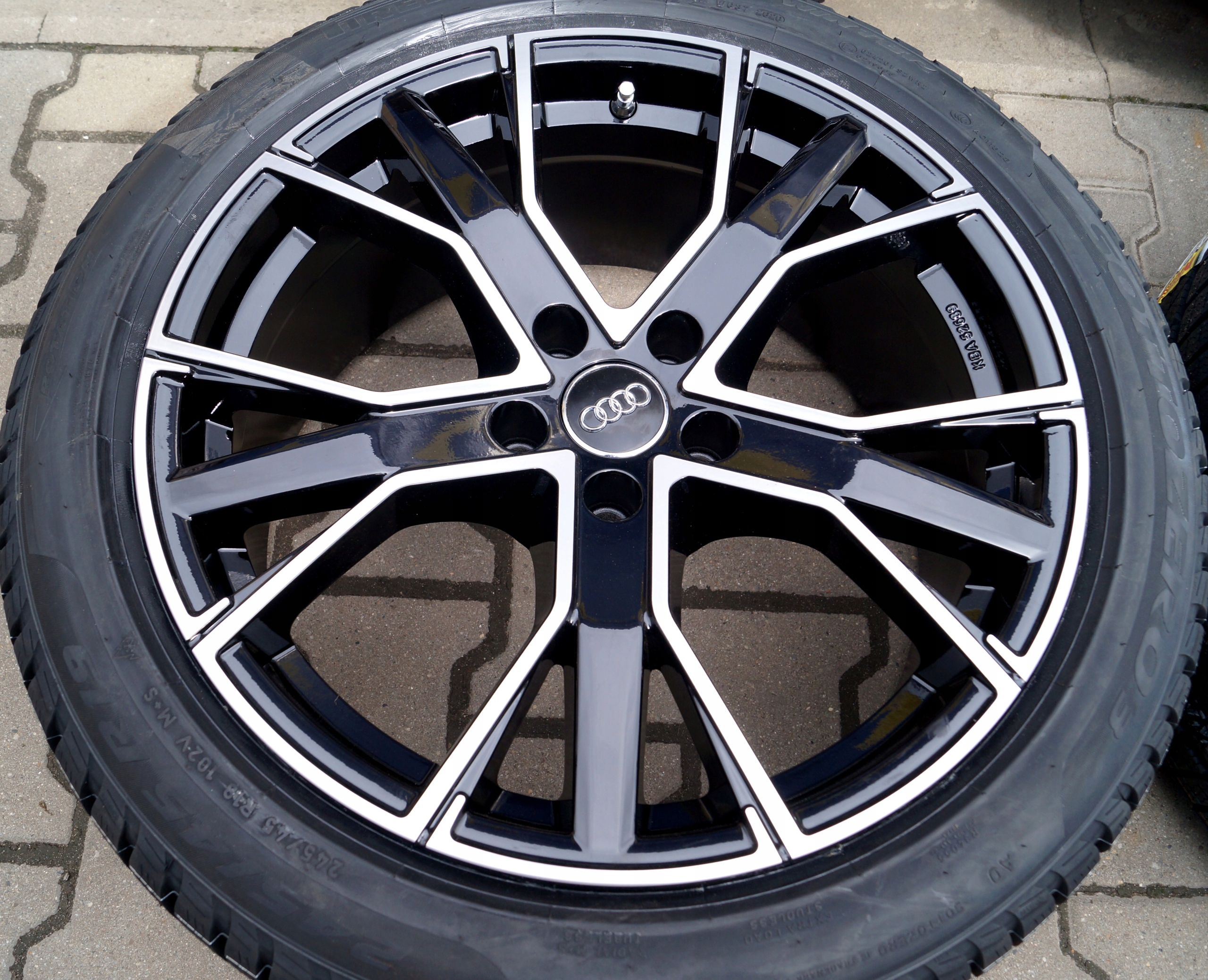 AUDI A6 C8 KOŁA ZIMOWE 245/45R19 PIRELLI NOWE Rodzaj opon Zimowe