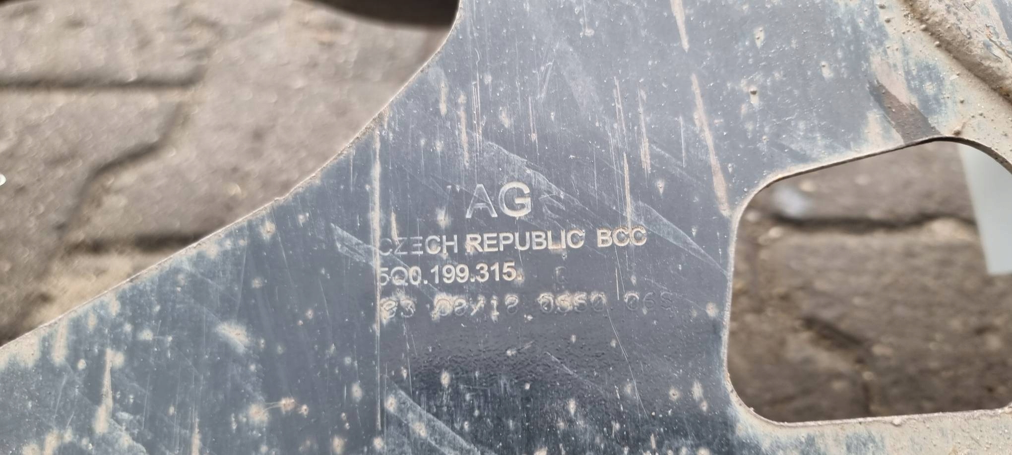 axle beam front SKODA OCTAVIA III