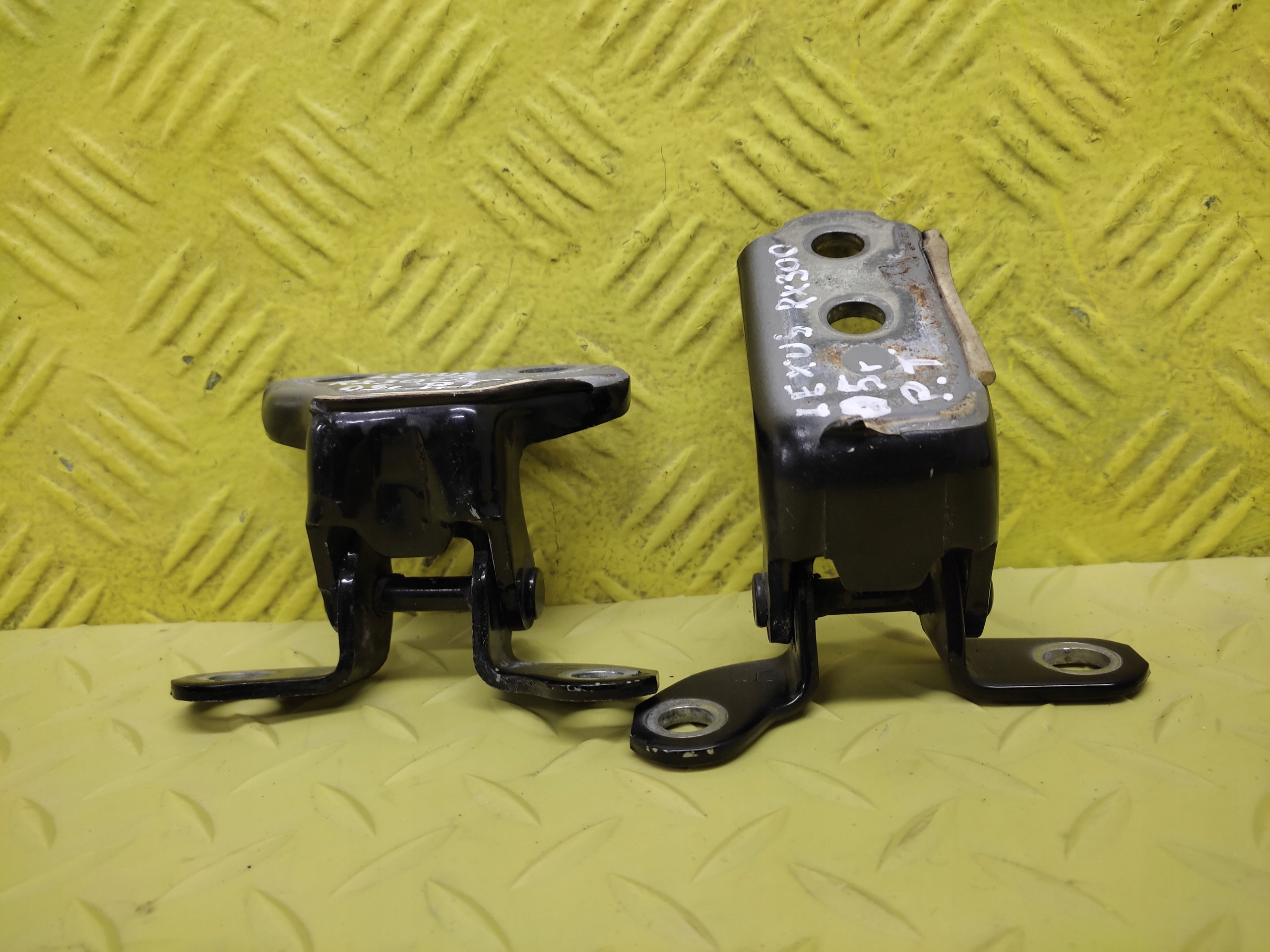 LEXUS RX300 hinge door right rear part