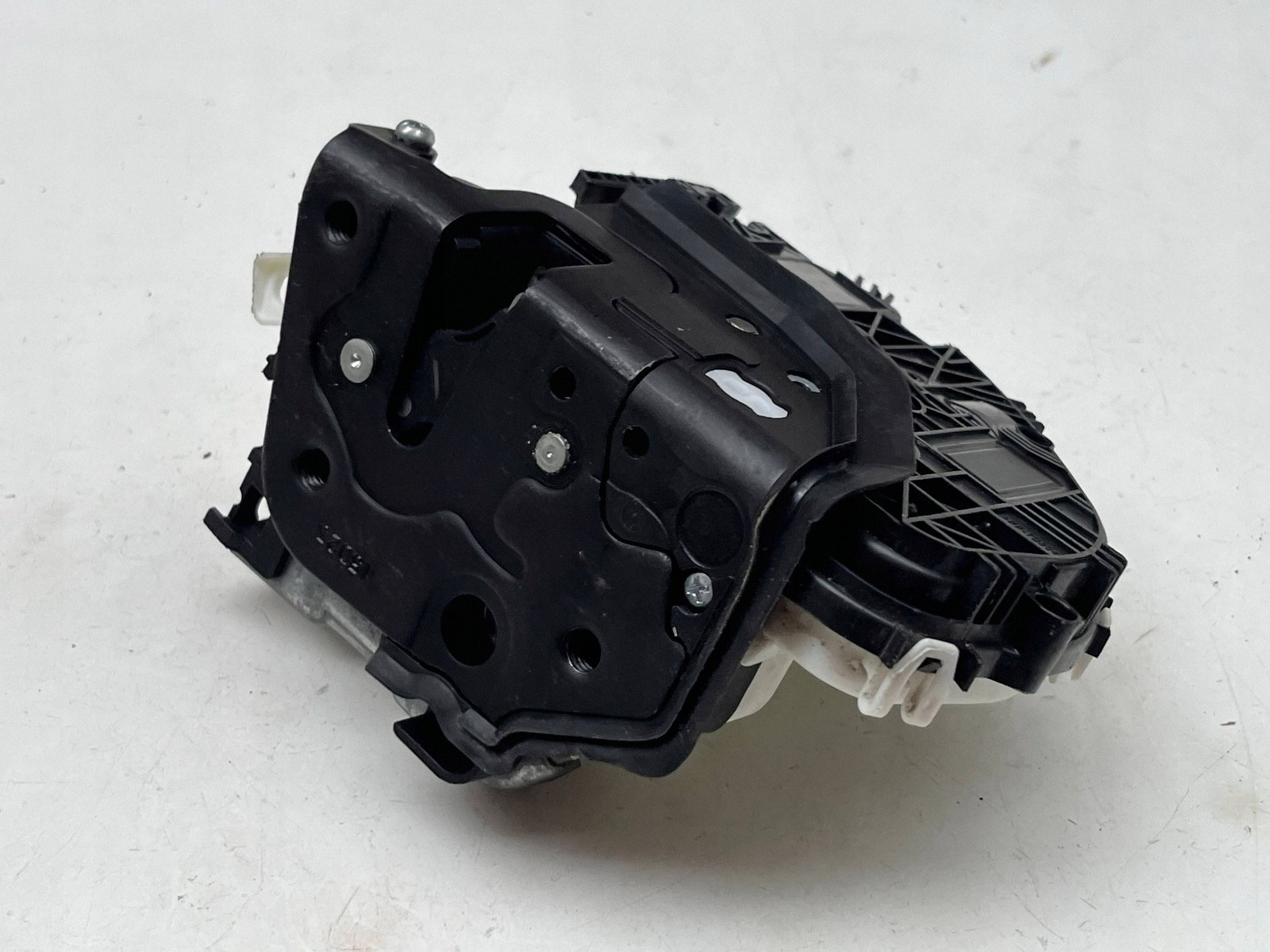 AUDI A4 B9 lock door right front 8X1837016E @M