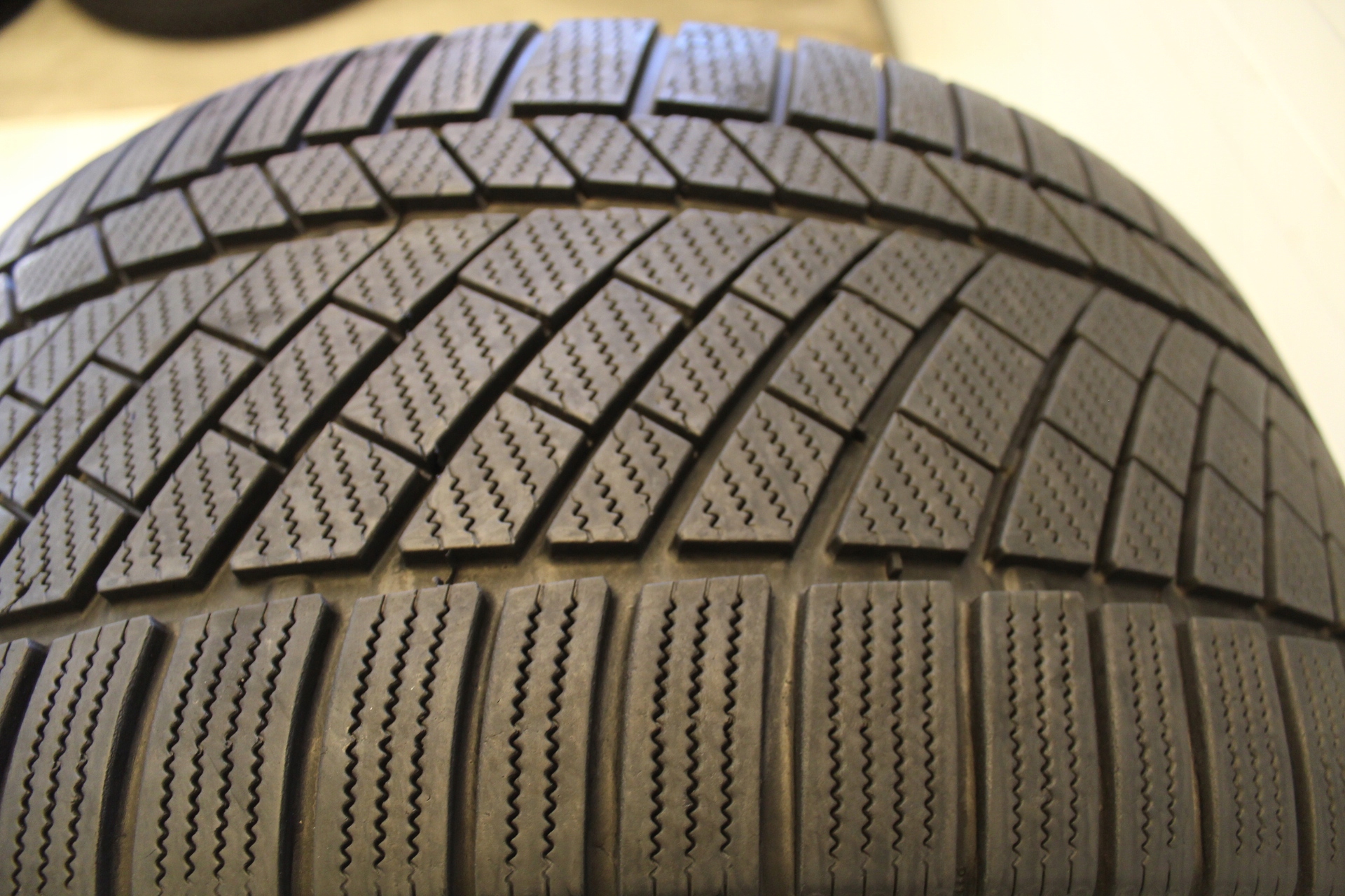 OPONA CONTINENTAL WINTER CONTACT TS830P 285 40 19 Szerokość opony 285 mm