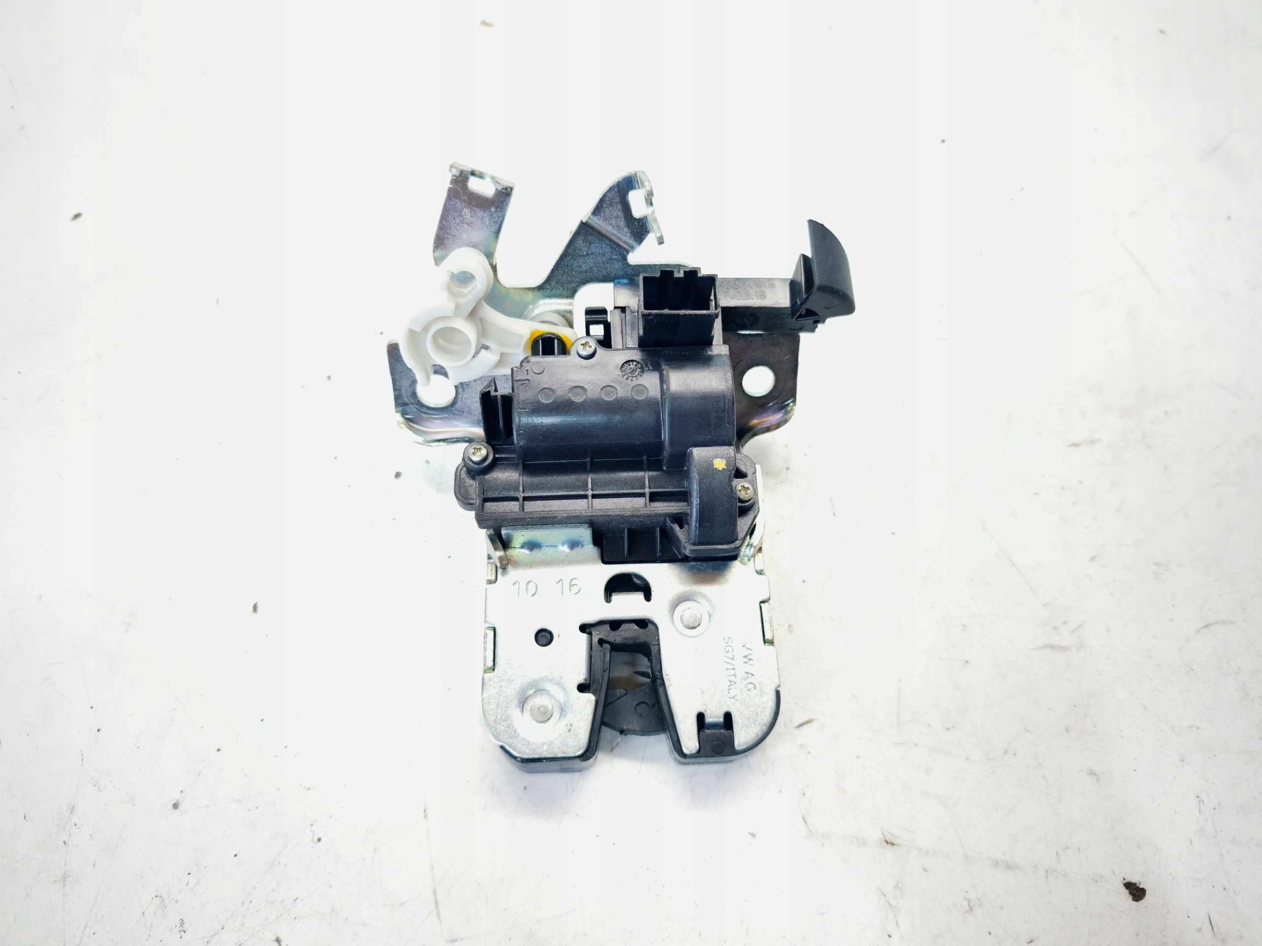 lock bonnet rear part AUDI A4 B9 A5 8W 3G0827503A