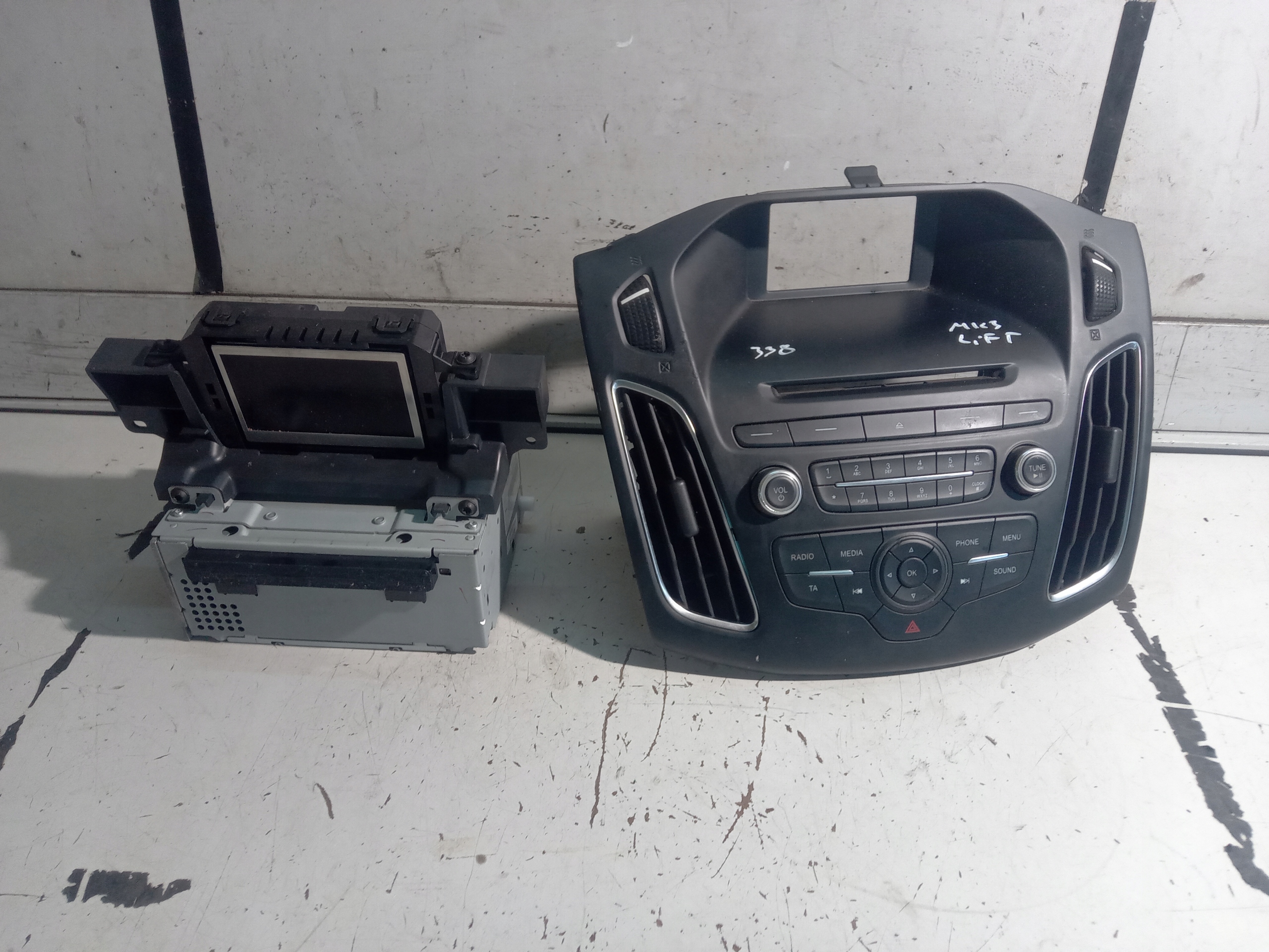 F1BT-18C815-HG - FORD FOCUS MK3 LIFT РАДИО ПАНЕЛЬ ДИСПЛЕЙ