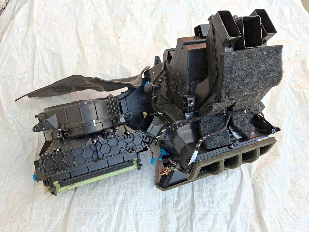 Audi A3 S3 8V 2015 корпус нагреватель 5q1820005ae