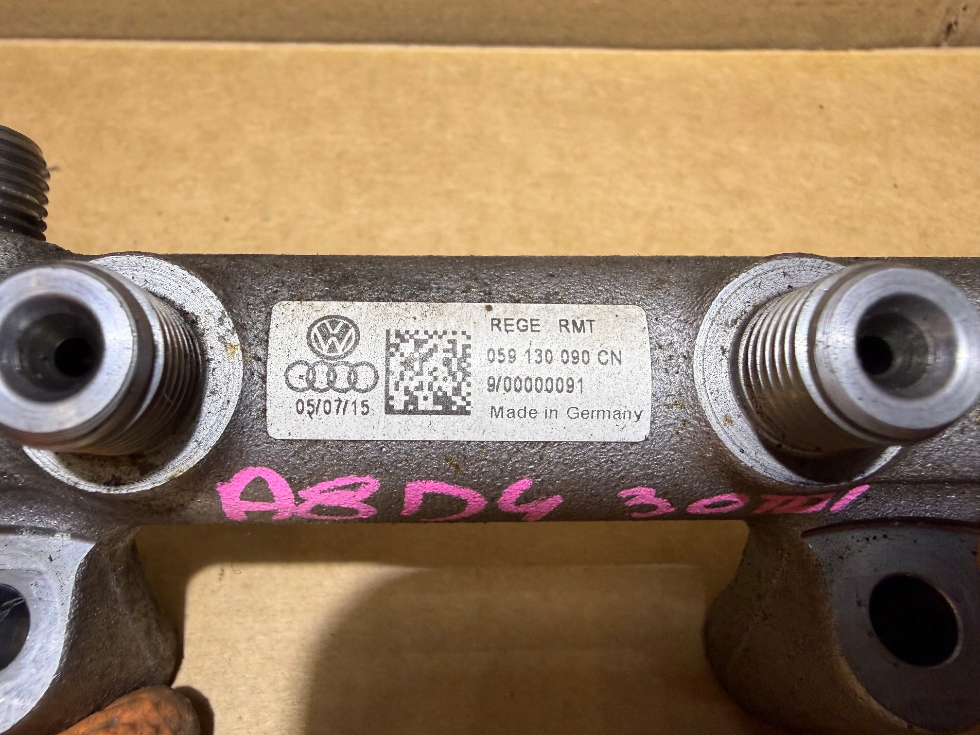 AUDI A8 D4 3.0 TDI Rampe injection Capteur 057130764AE 059130090CN