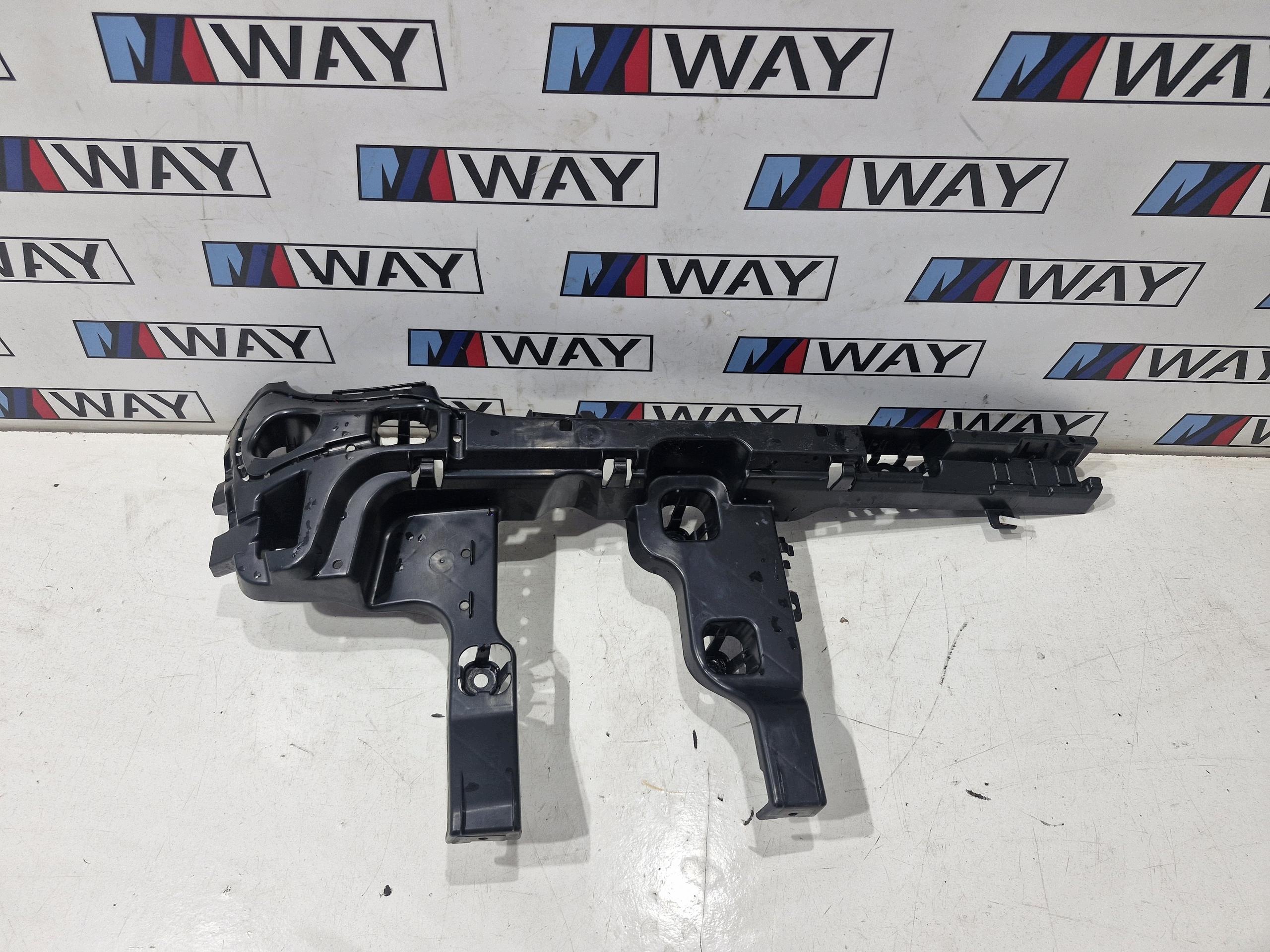 7300813 MINI COOPER F56 bumper bracket left rear part