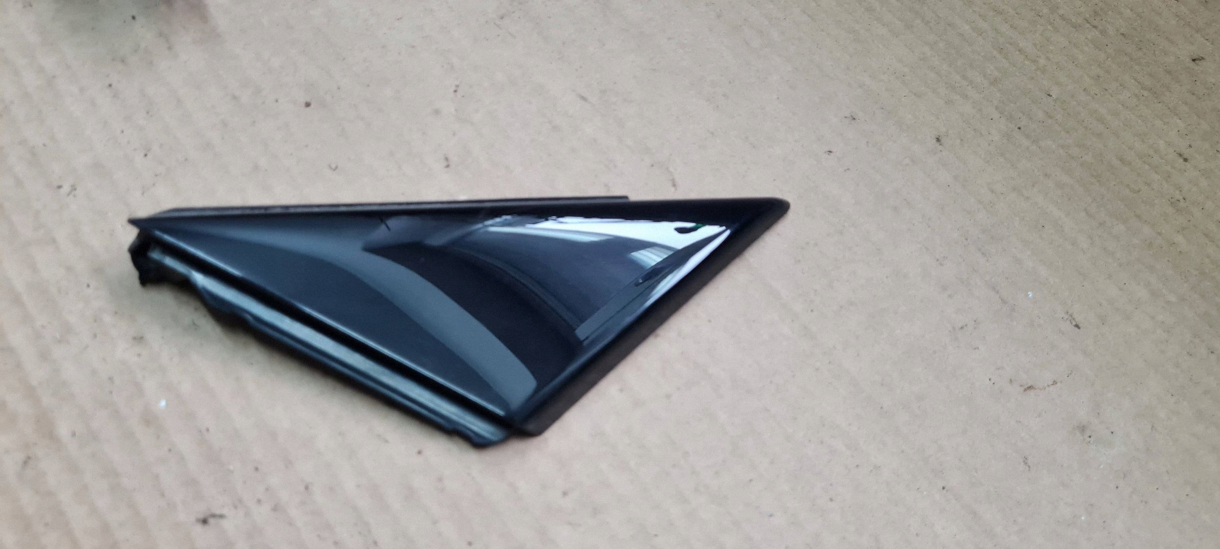 A4 B9 8W TROJKAT cap door cover left front 8W0837637A