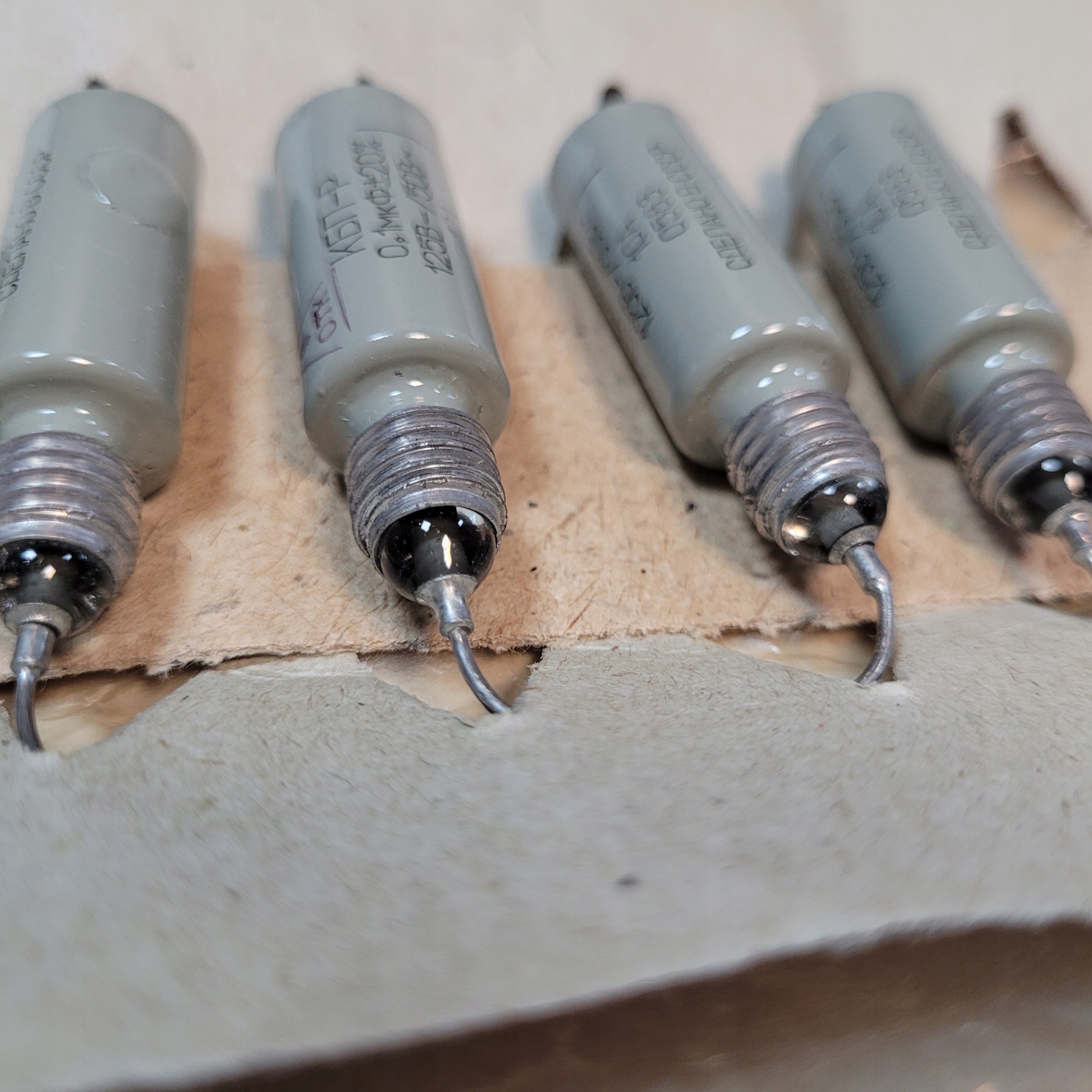 Kondensator przepustowy KBP-R 125W - 50W EAN (GTIN) 1100011111111