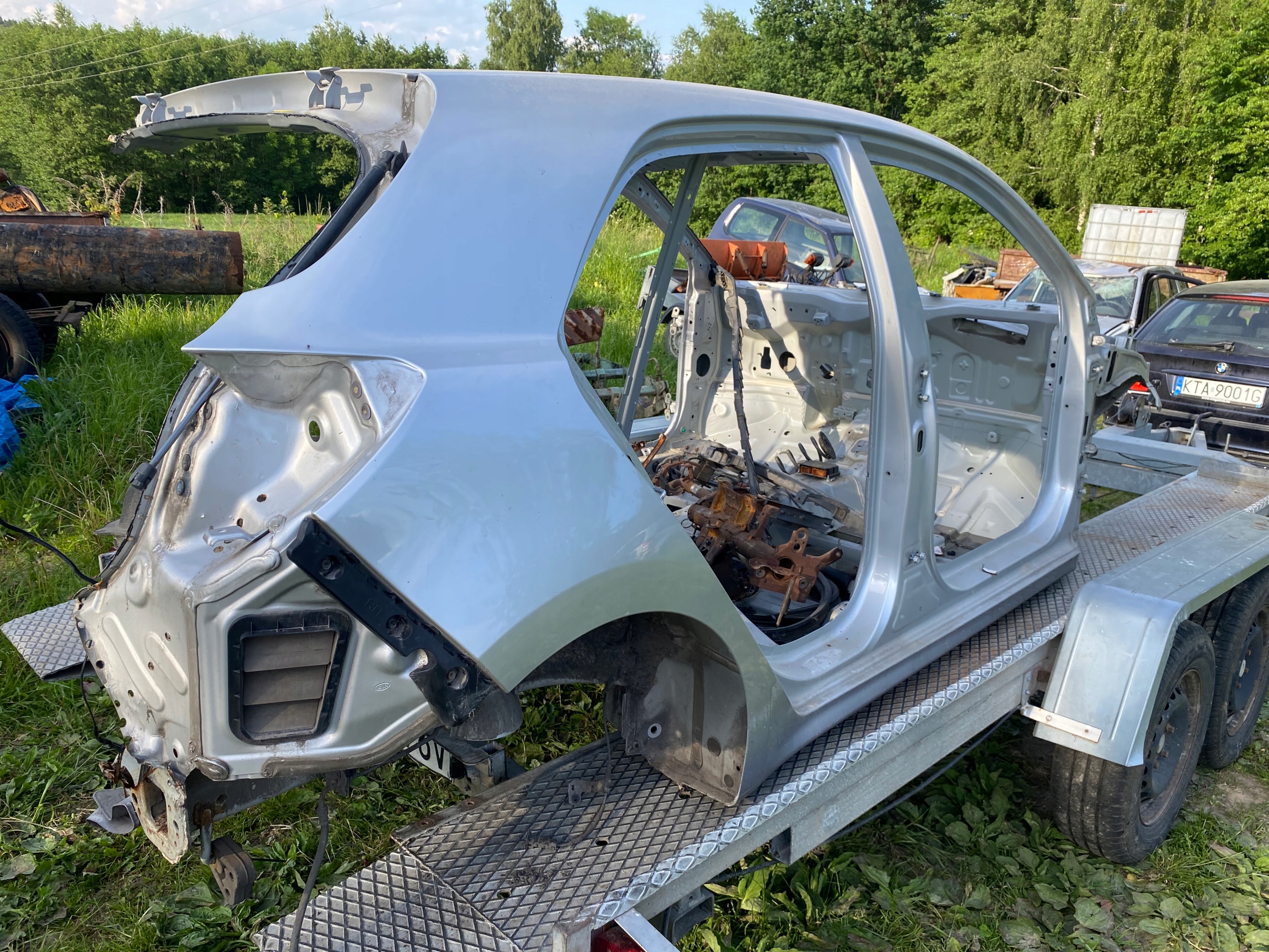 RIO IV 17- ЧЕТВЕРТЬ КРЫЛО ПРАВЫЙ ЗАД.ss СЕРЕБРЯНЫЙ