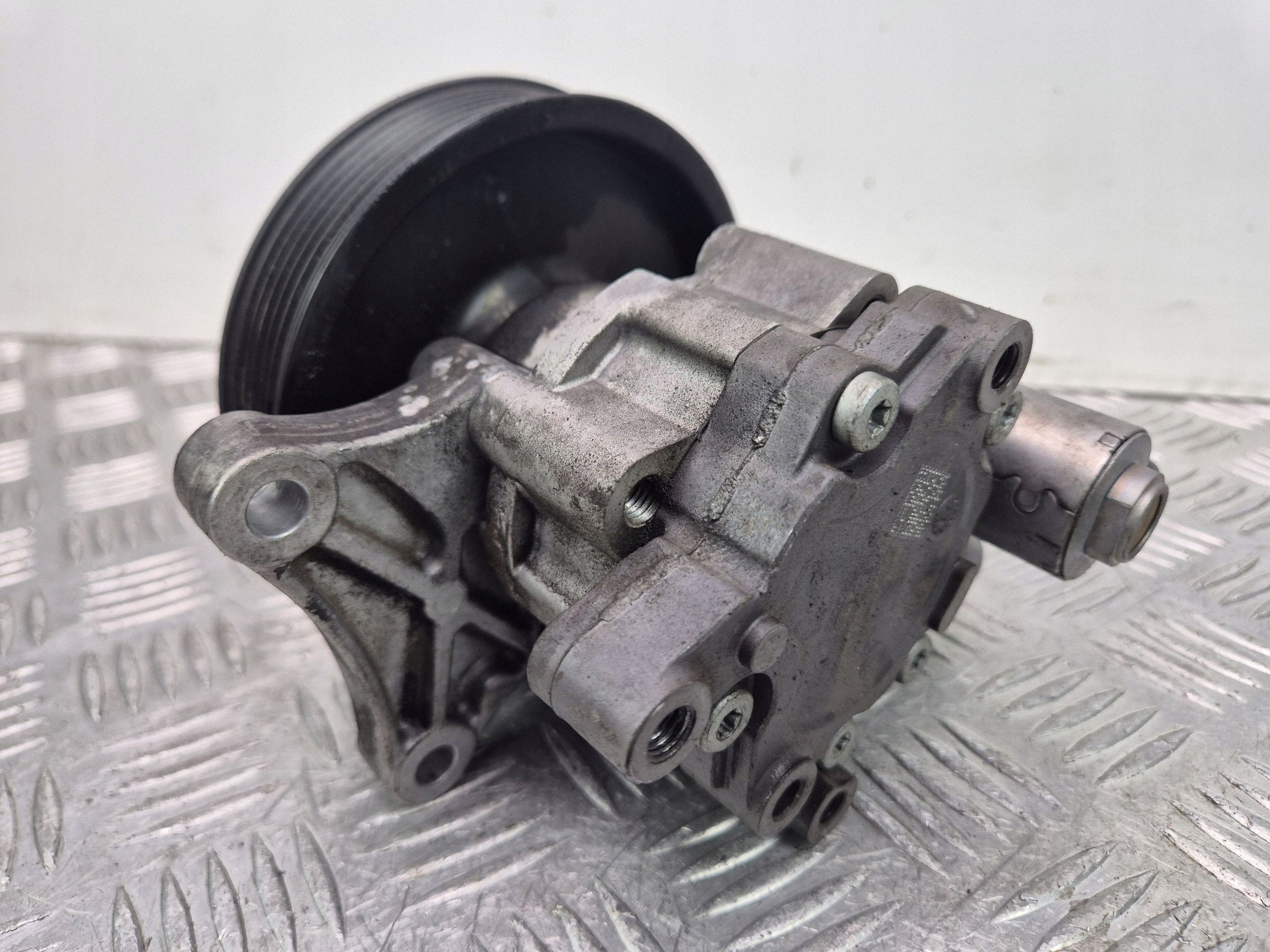 Mercedes M271 C200 CGI W204 servo pump A0064667501