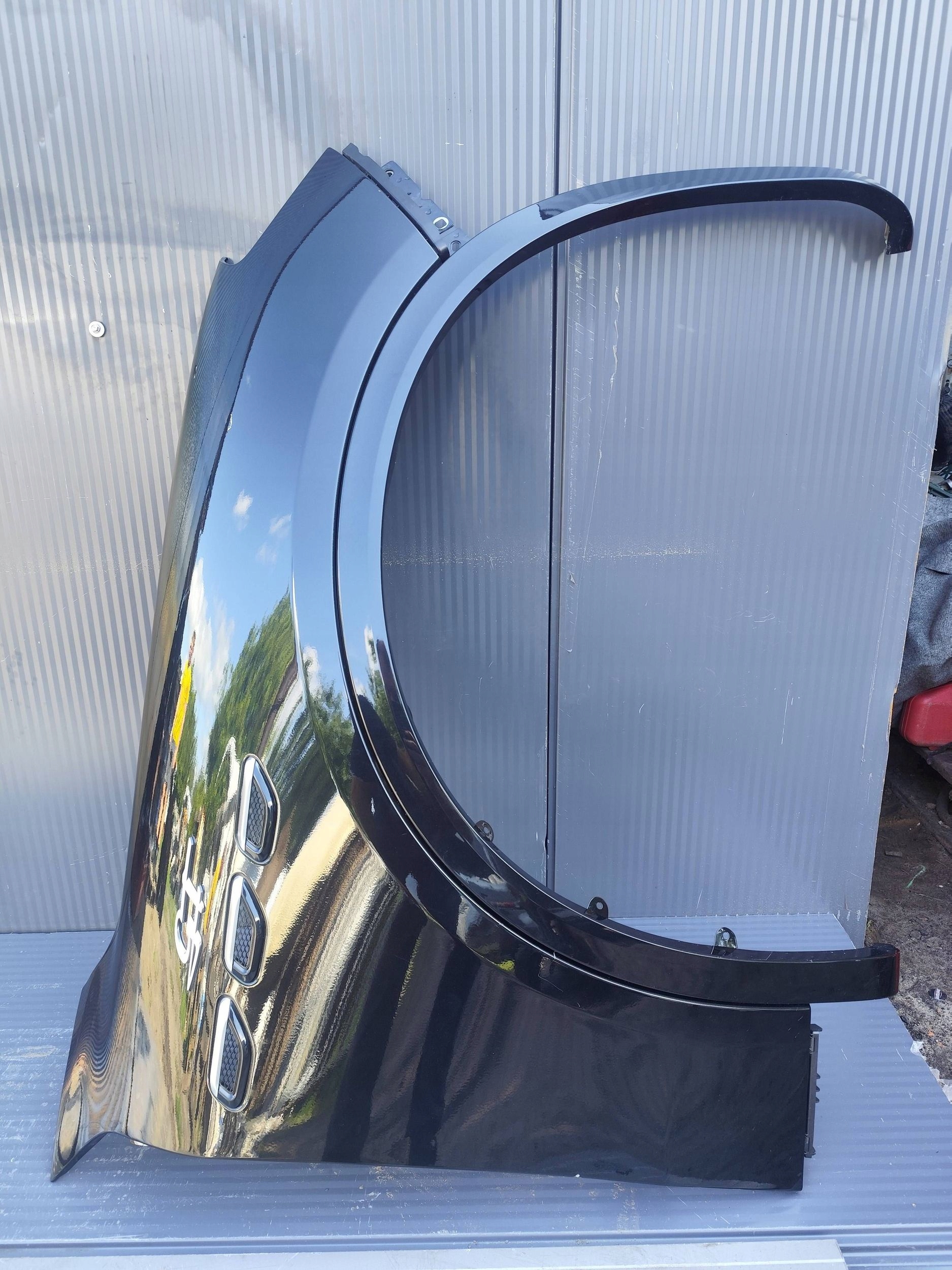 MASERATI GRECALE fender front right moulding complete DEMONTAZ