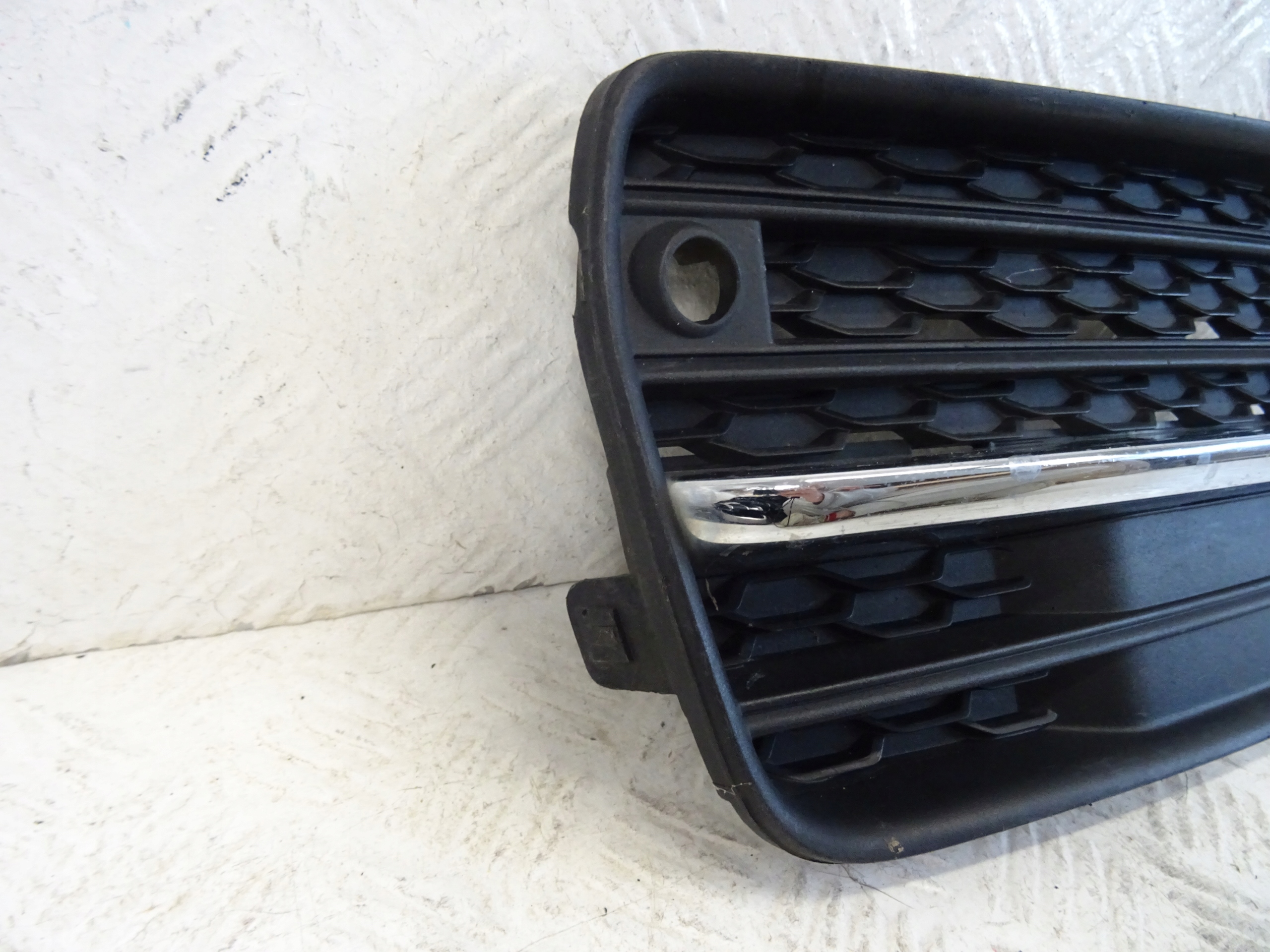 grid of a bumper front front left VOLVO XC90 II 31383441