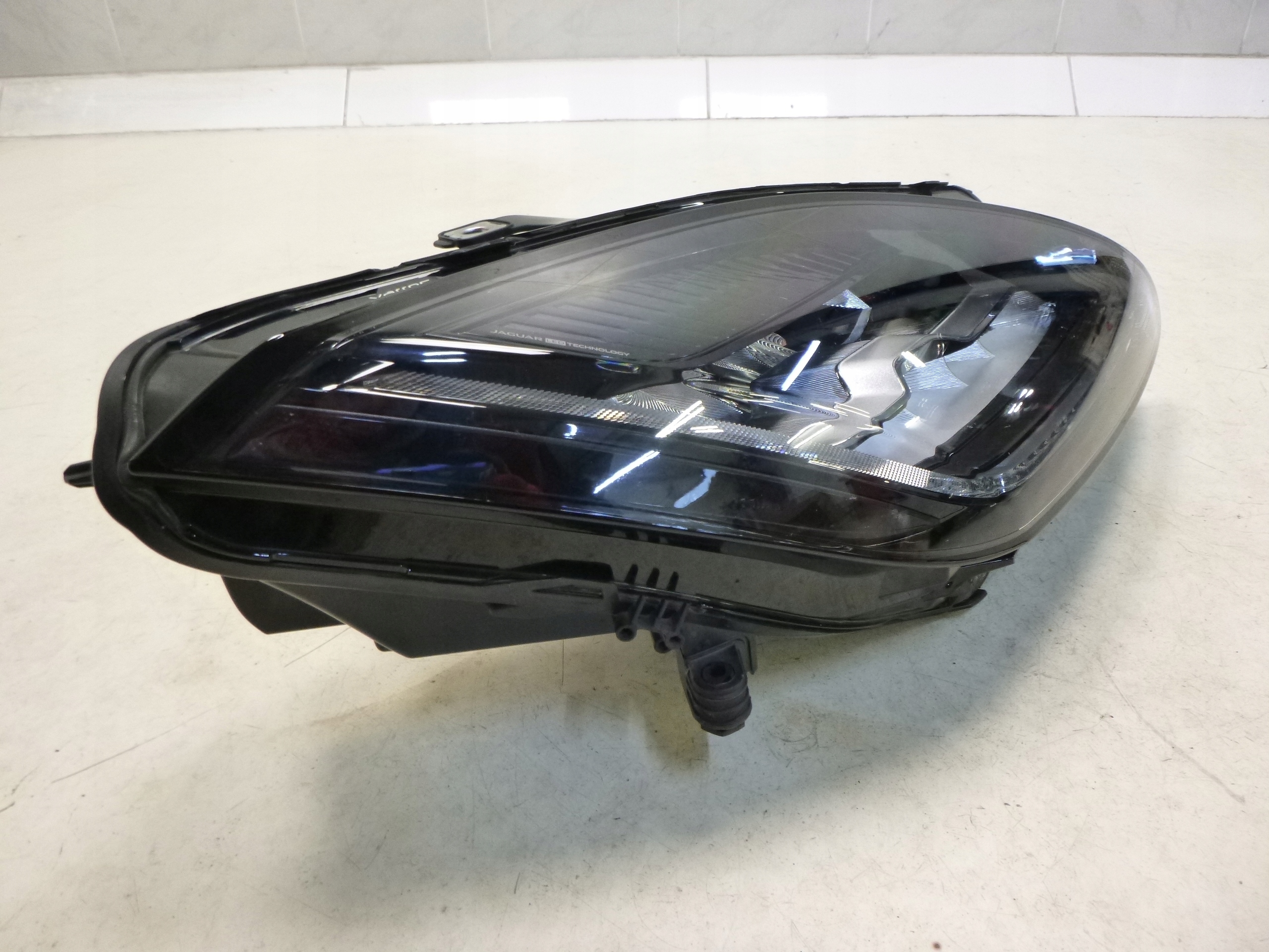 JAGUAR E-PACE X540 light front right LED EU 10 PIN