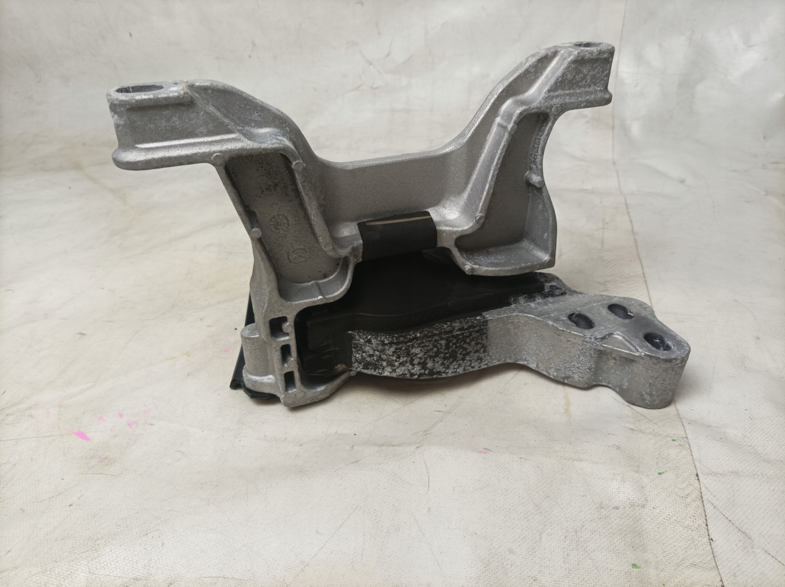 2-1M - Mazda CX30 2.5 B 19-Лапа двигателя США