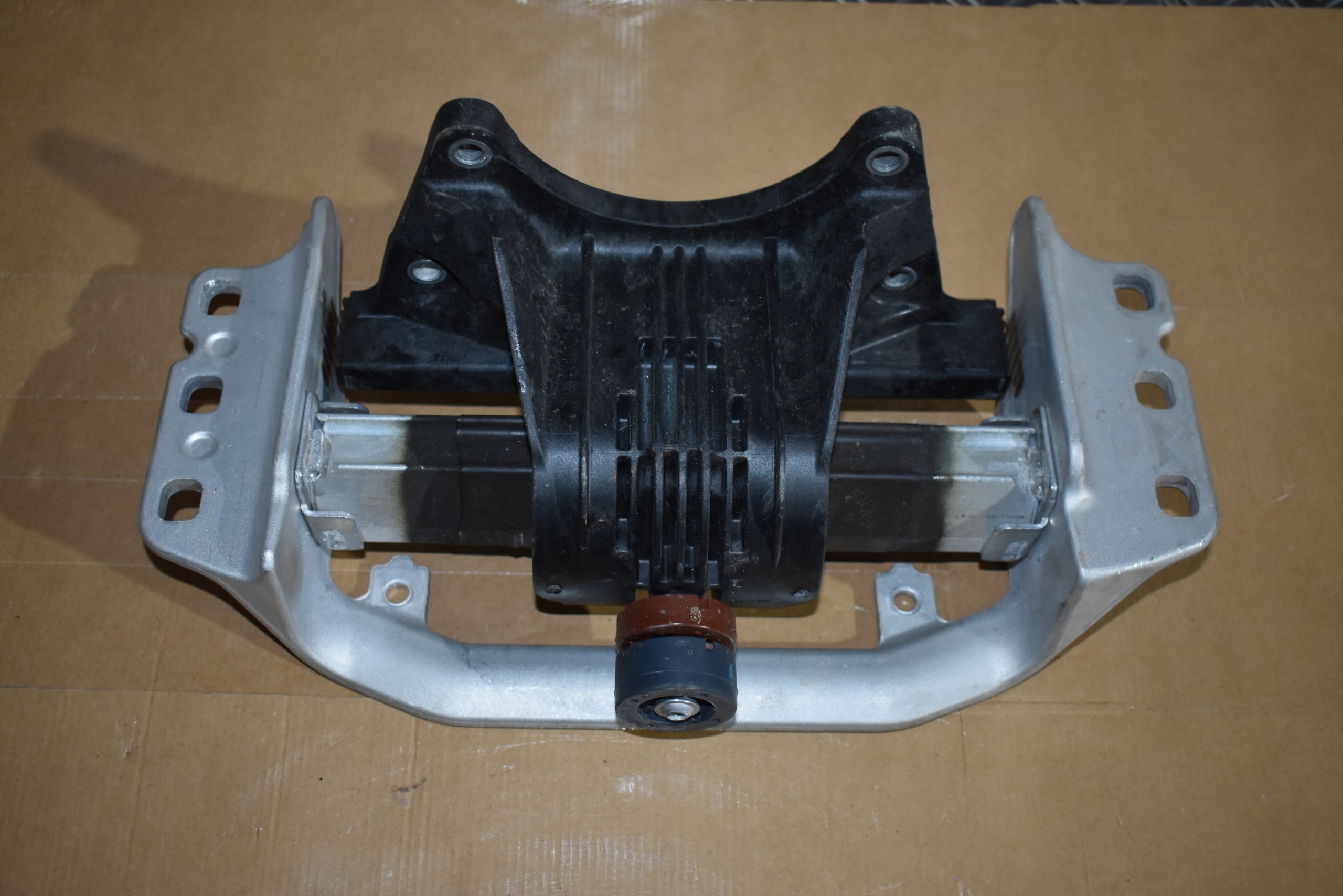 IDEALNA Supporto cambio ingranaggi MERCEDES W214 W236 1