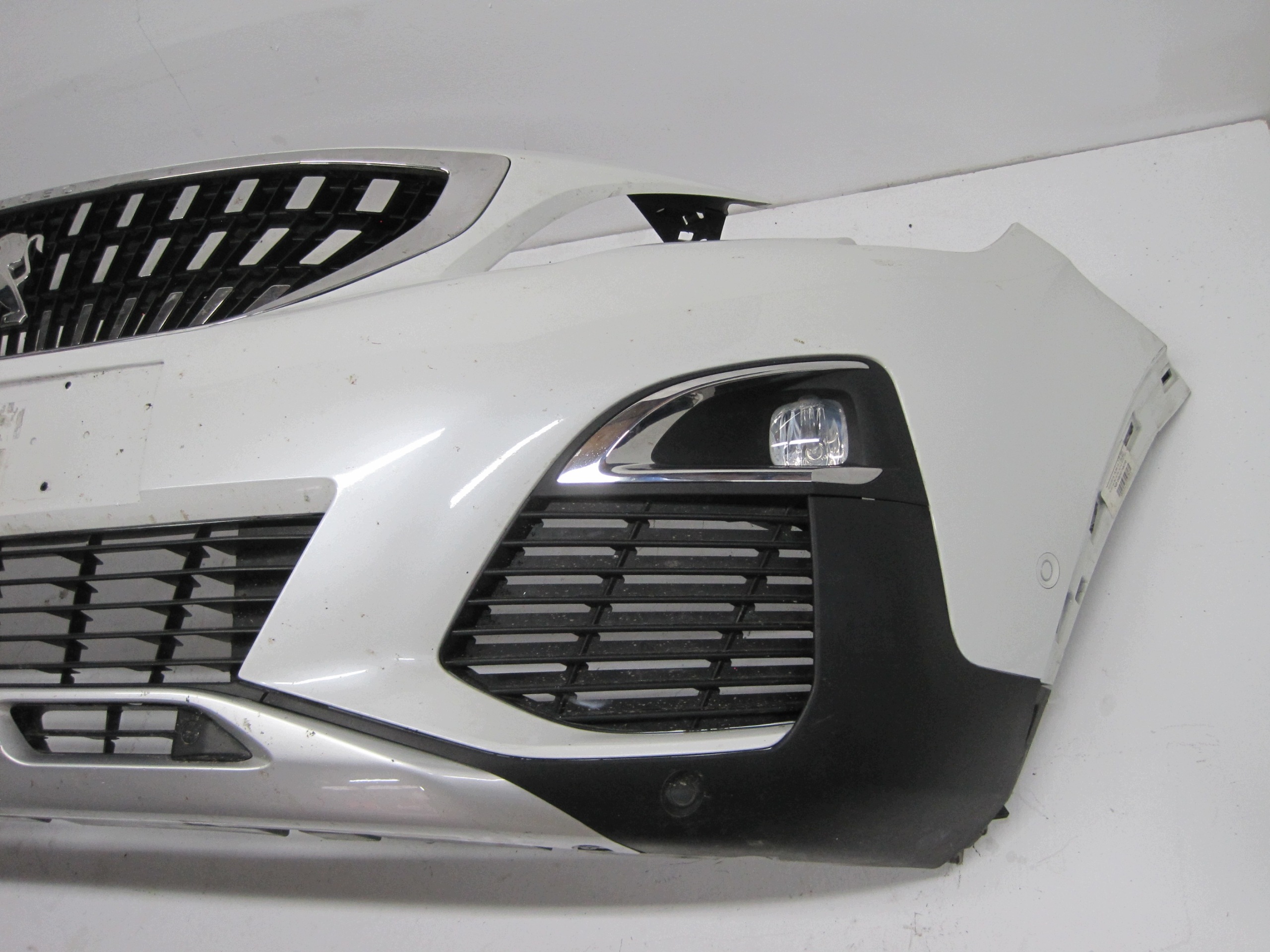 bumper front PEUGEOT 3008 II 6 PDC 18R front