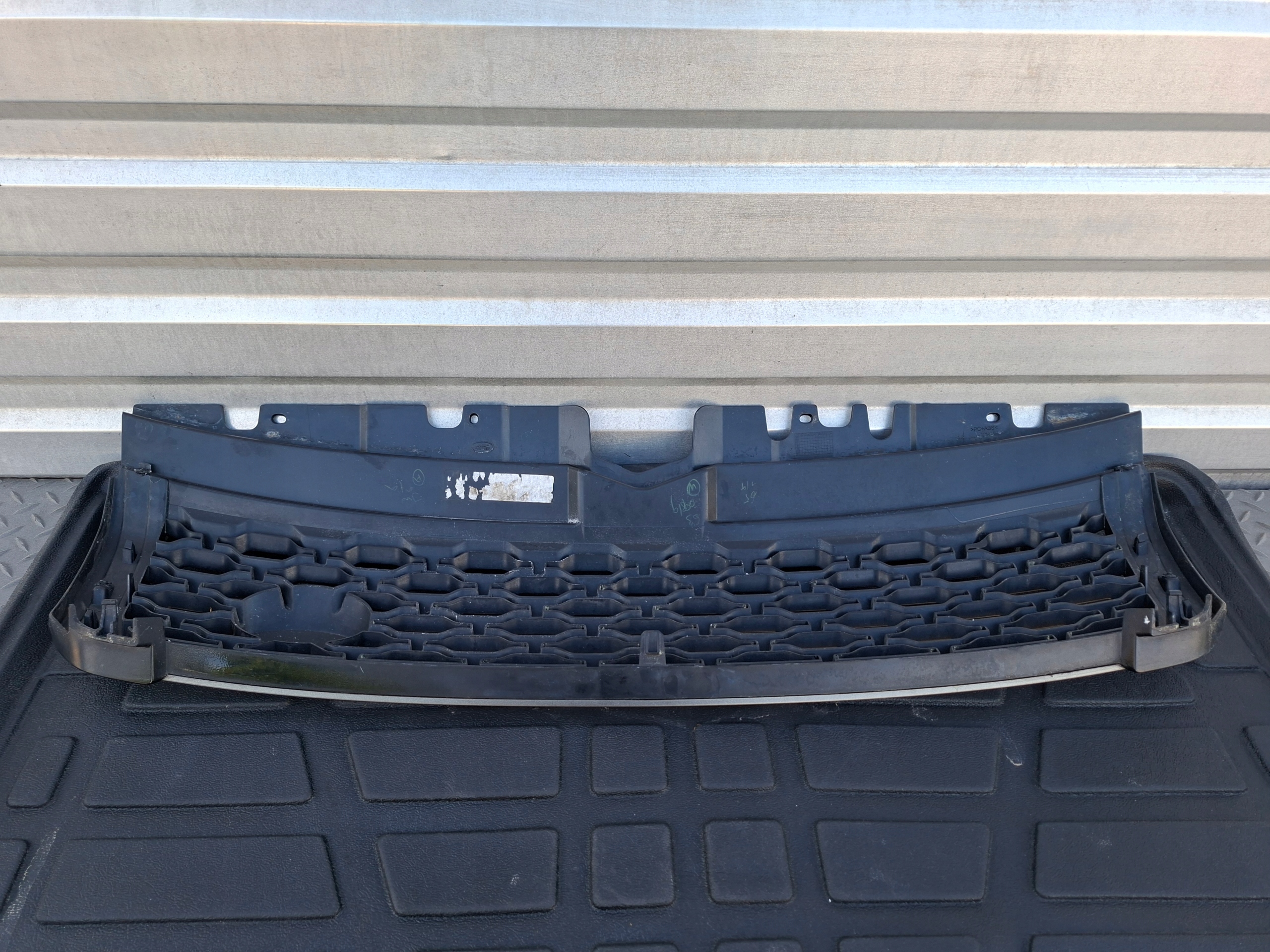Grille R- DYNAMIC GJ32-8200-D LAND RANGE ROVER EVOQUE L538 LIFT BLACK