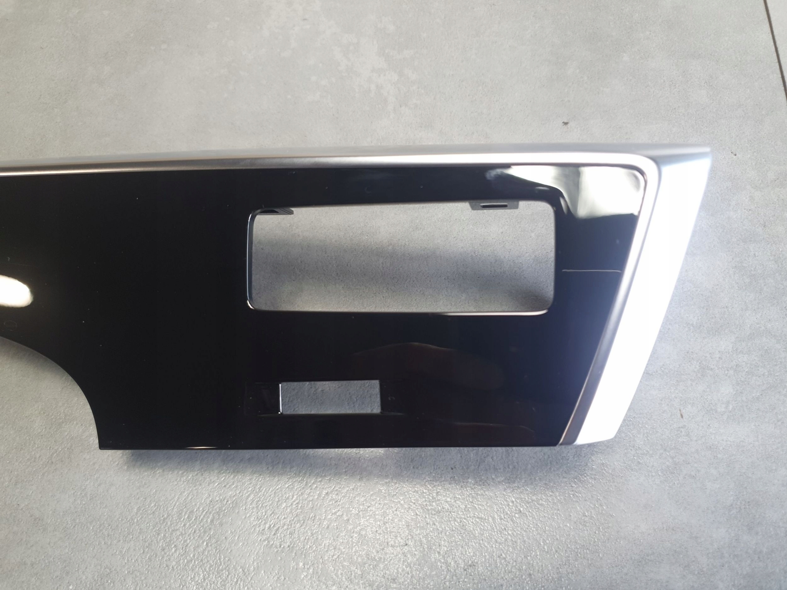 Audi Q8 decorative trim of the dashboard 4M8857237