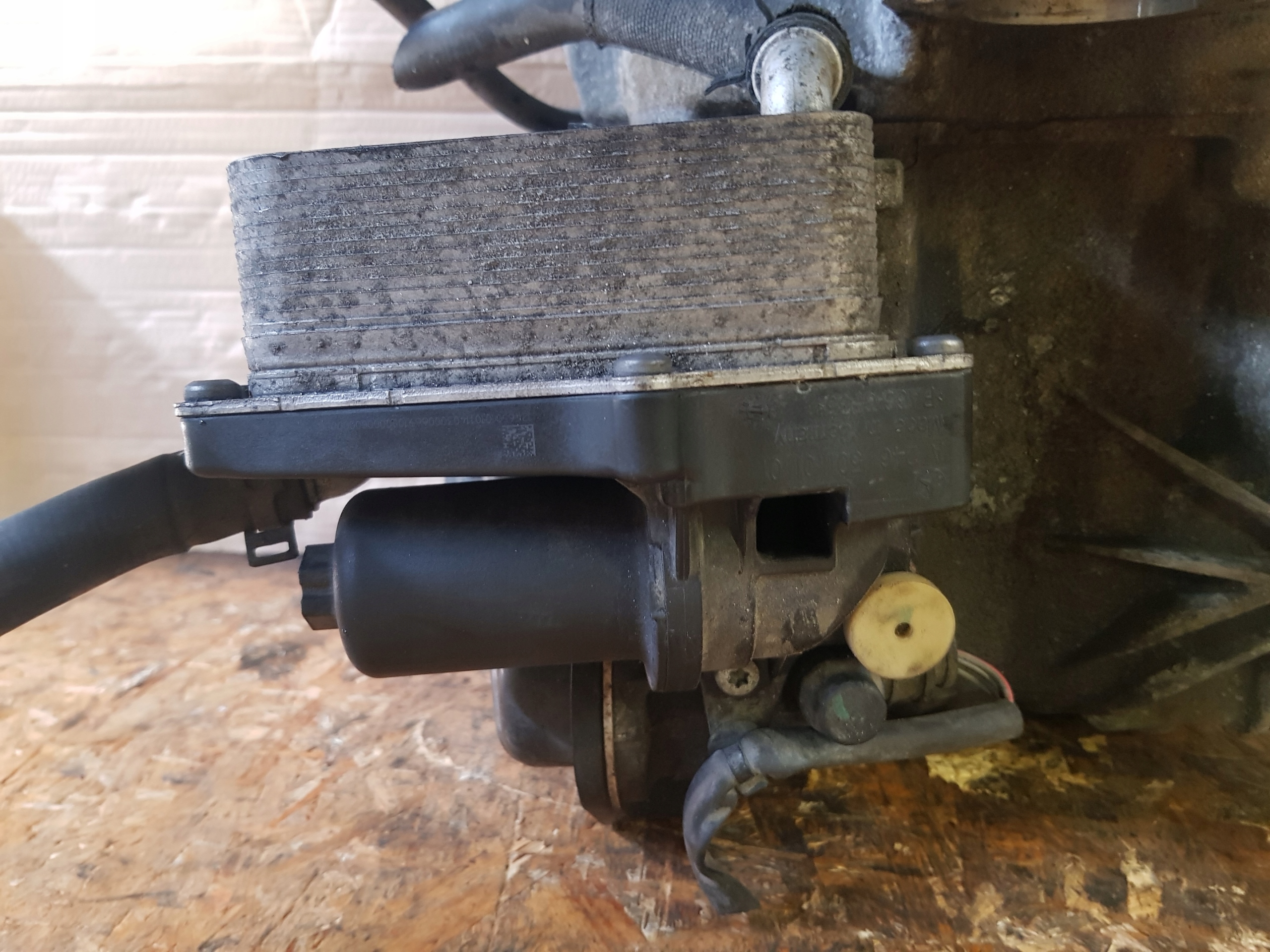 MERCEDES W176 Gehäuse filter oil Kühler Getriebe AUTOMAT A2465010101