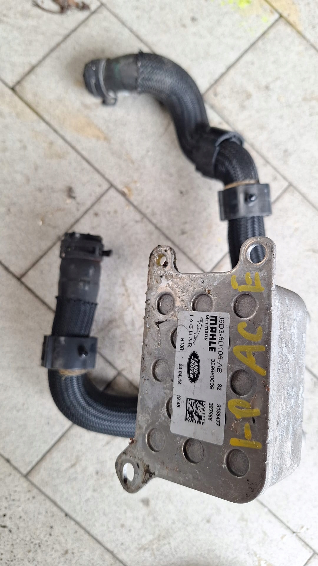 Radiatore / Raffreddatore radiatore olio JAGUAR e-PACE X590 J9D3-8D106-AB