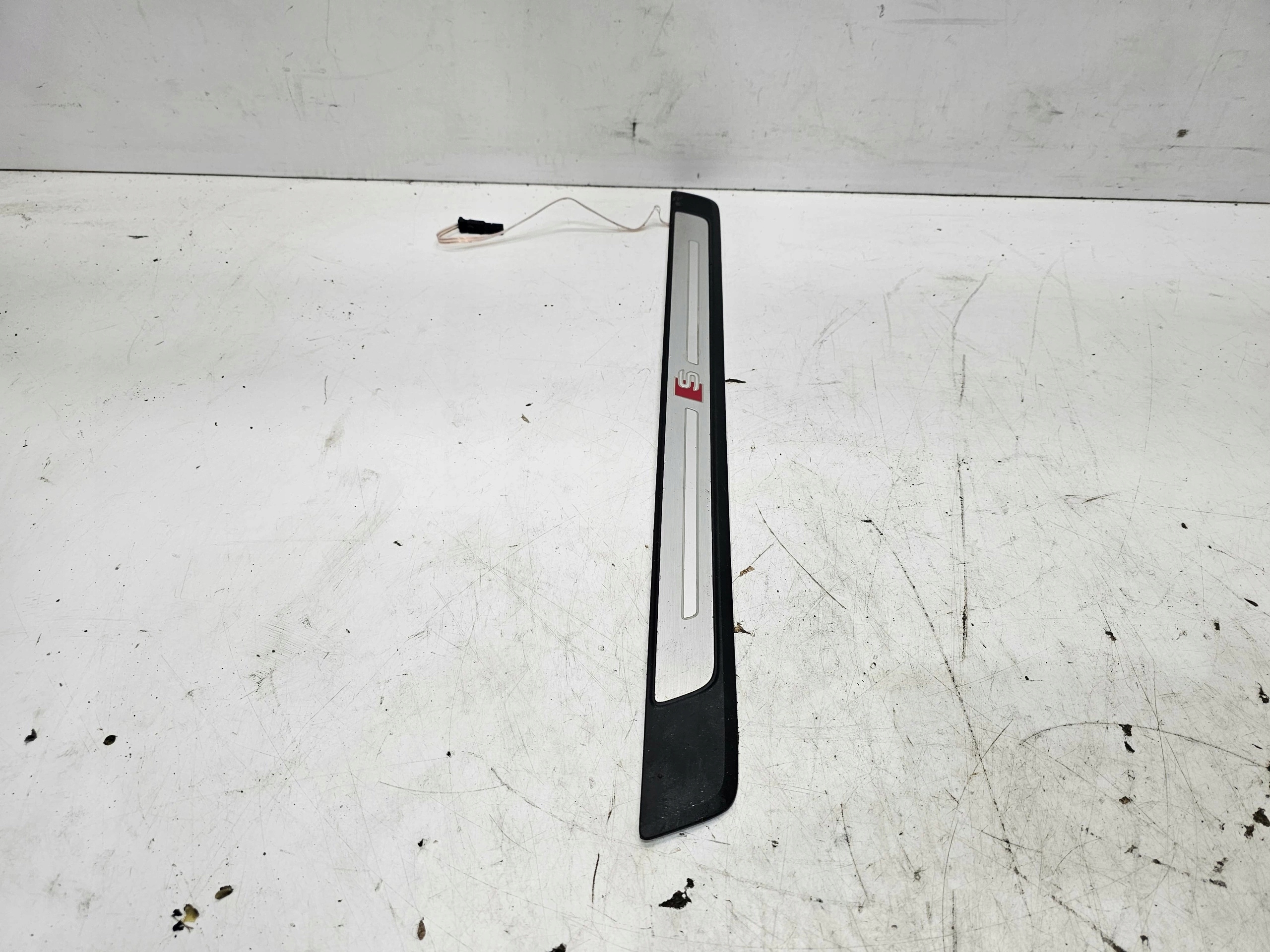 moulding threshold inner right front AUDI A4 B9 8W0947818A